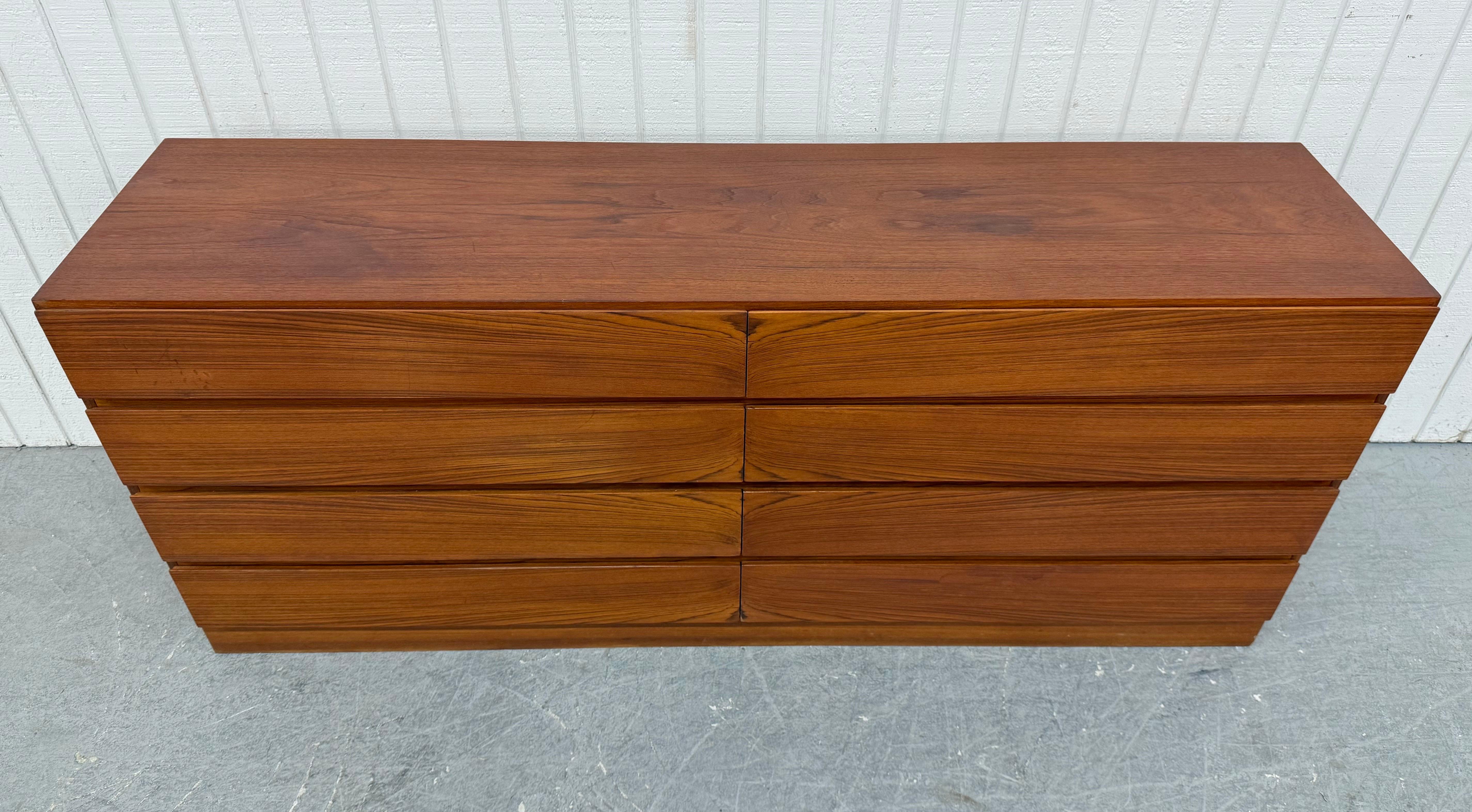 20th Century Mid-Century Danish Modern 8-Drawer Teak Dresser