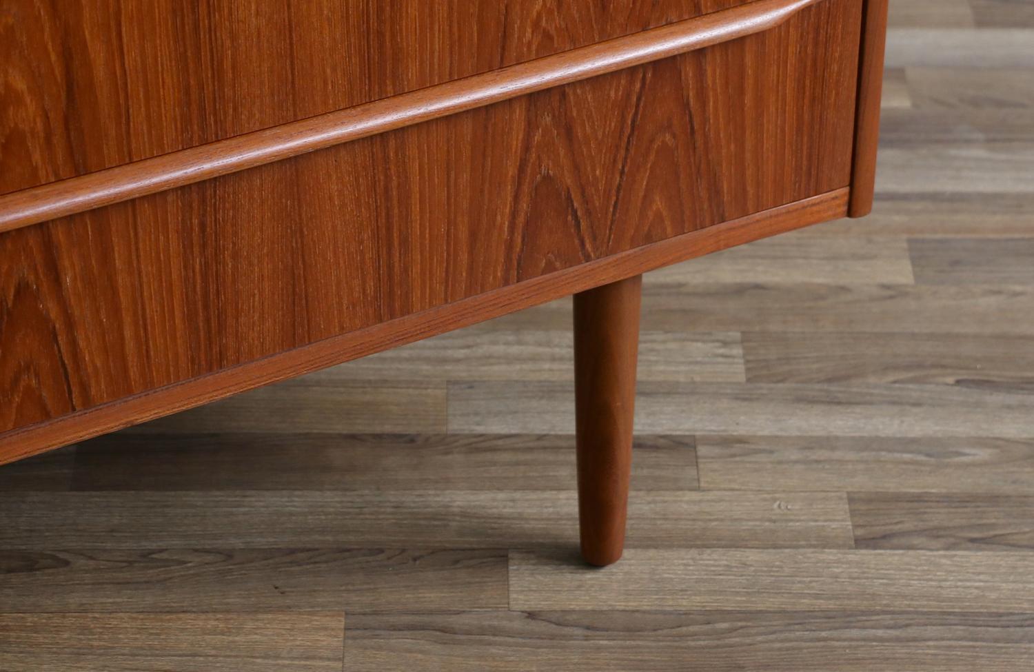 Mid-Century Danish Modern 8-Drawer Teak Dresser 3