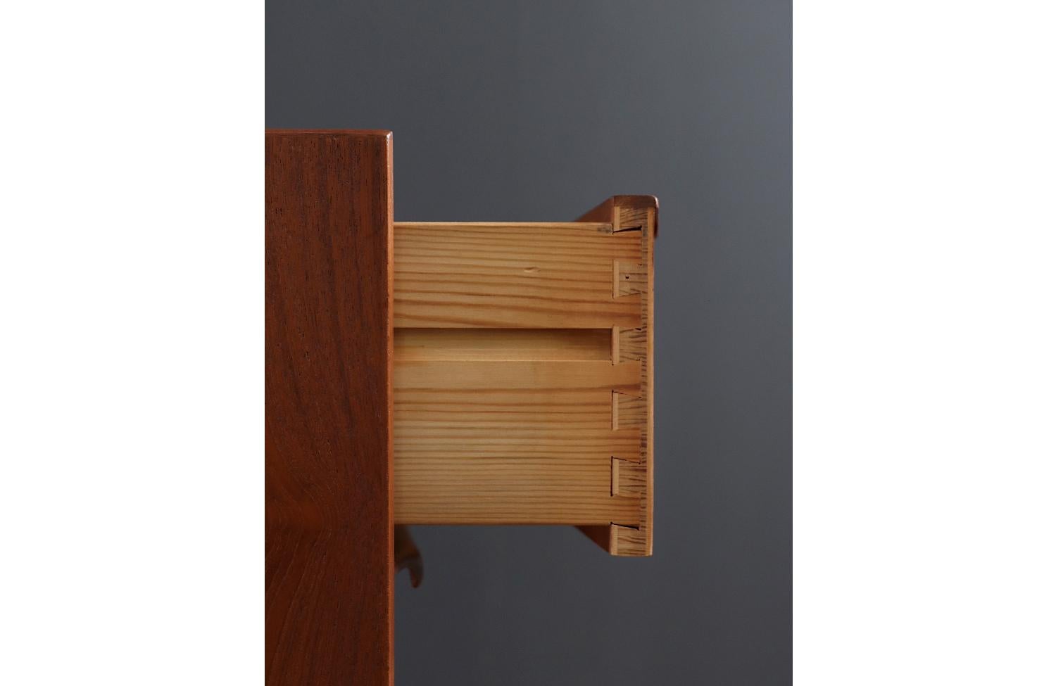 Mid-Century Danish Modern 8-Drawer Teak Dresser 4