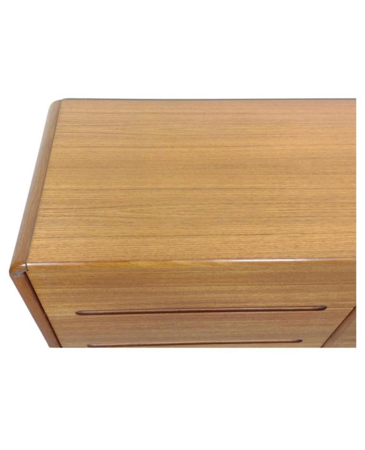 Mid Century Danish Modern 9 Drawer Teak Dresser Credenza Rounded Corners In Good Condition In BROOKLYN, NY