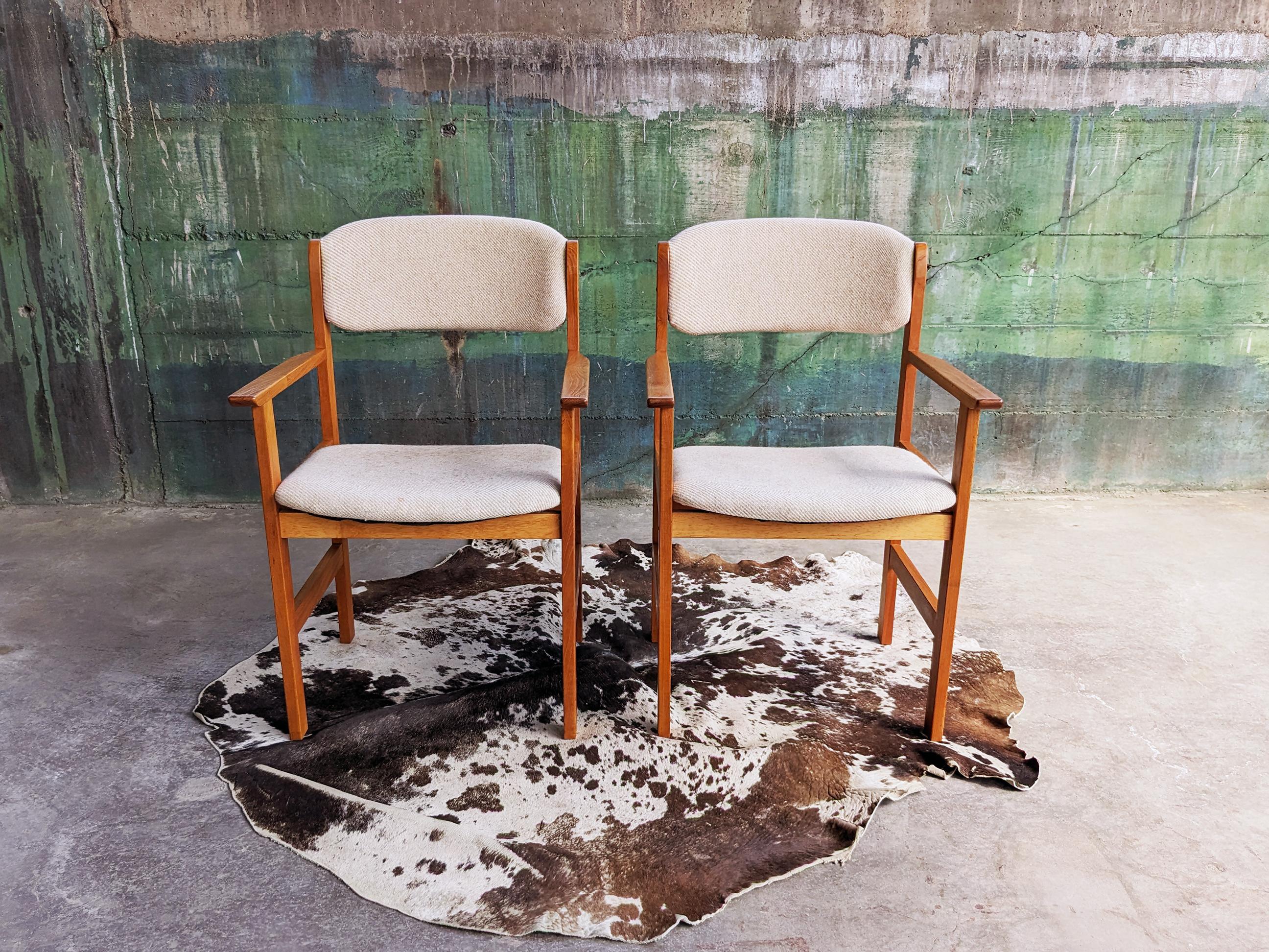 Pair of Mid-Century Danish Modern Teak Chairs by Benny Linden Design.

Feature a solid teak frame in a minimalist Scandinavian Modern Design, and upholstered seats and back rests with wool cream colored fabric.

The teak frames are in excellent