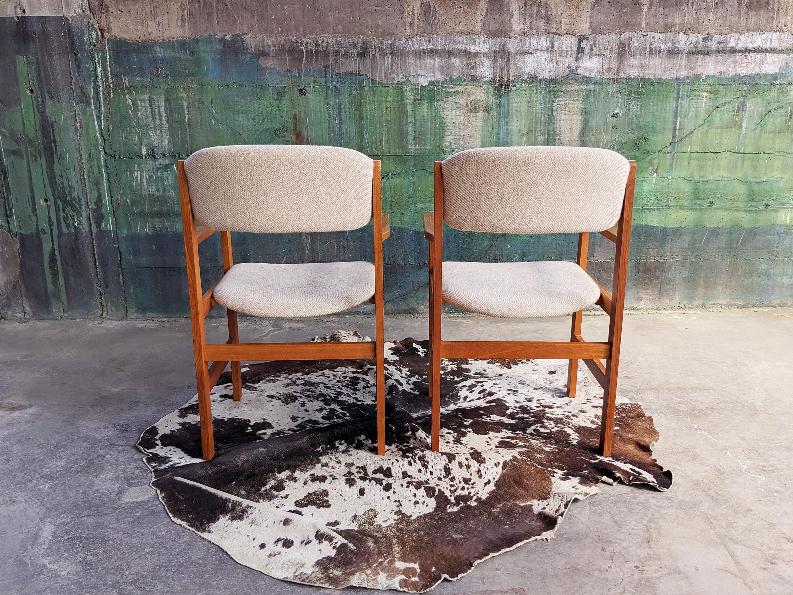 Wool Mid-Century Danish Modern Accent Side Captain Lounge Chairs by Benny Linden Desi For Sale