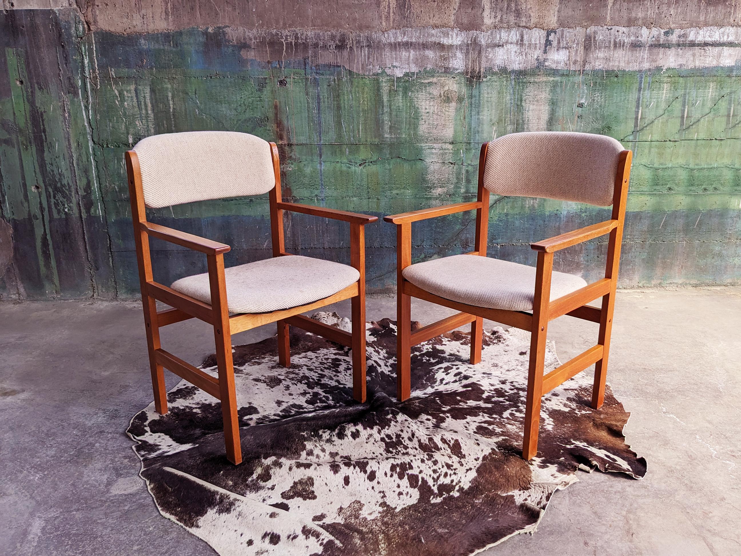 Mid-Century Danish Modern Accent Side Captain Lounge Chairs by Benny Linden Desi For Sale 2