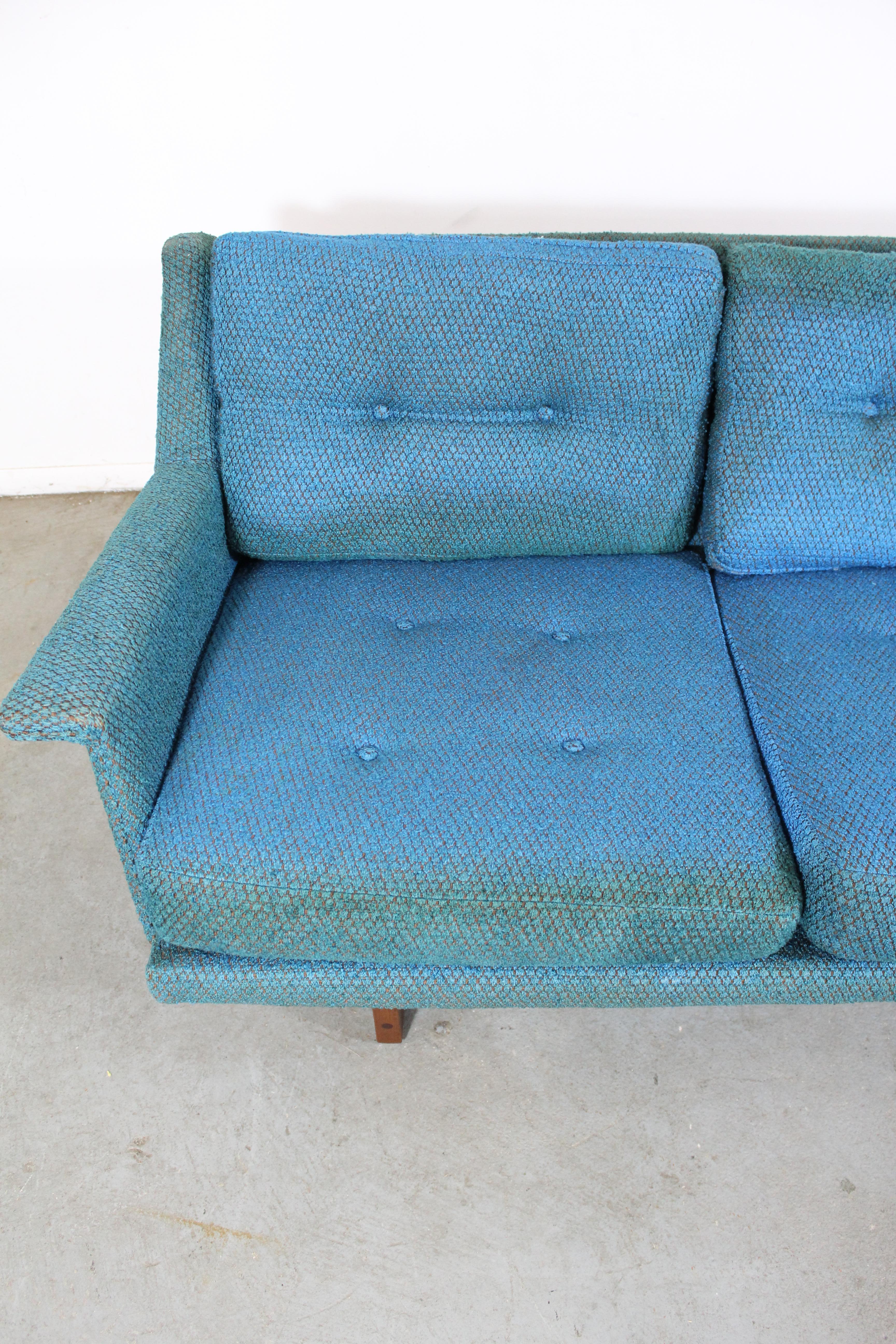 Dänisches modernes Mid-Century-Sofa mit 3 Kissen im Adrian Pearsall-Stil im Zustand „Relativ gut“ im Angebot in Wilmington, DE
