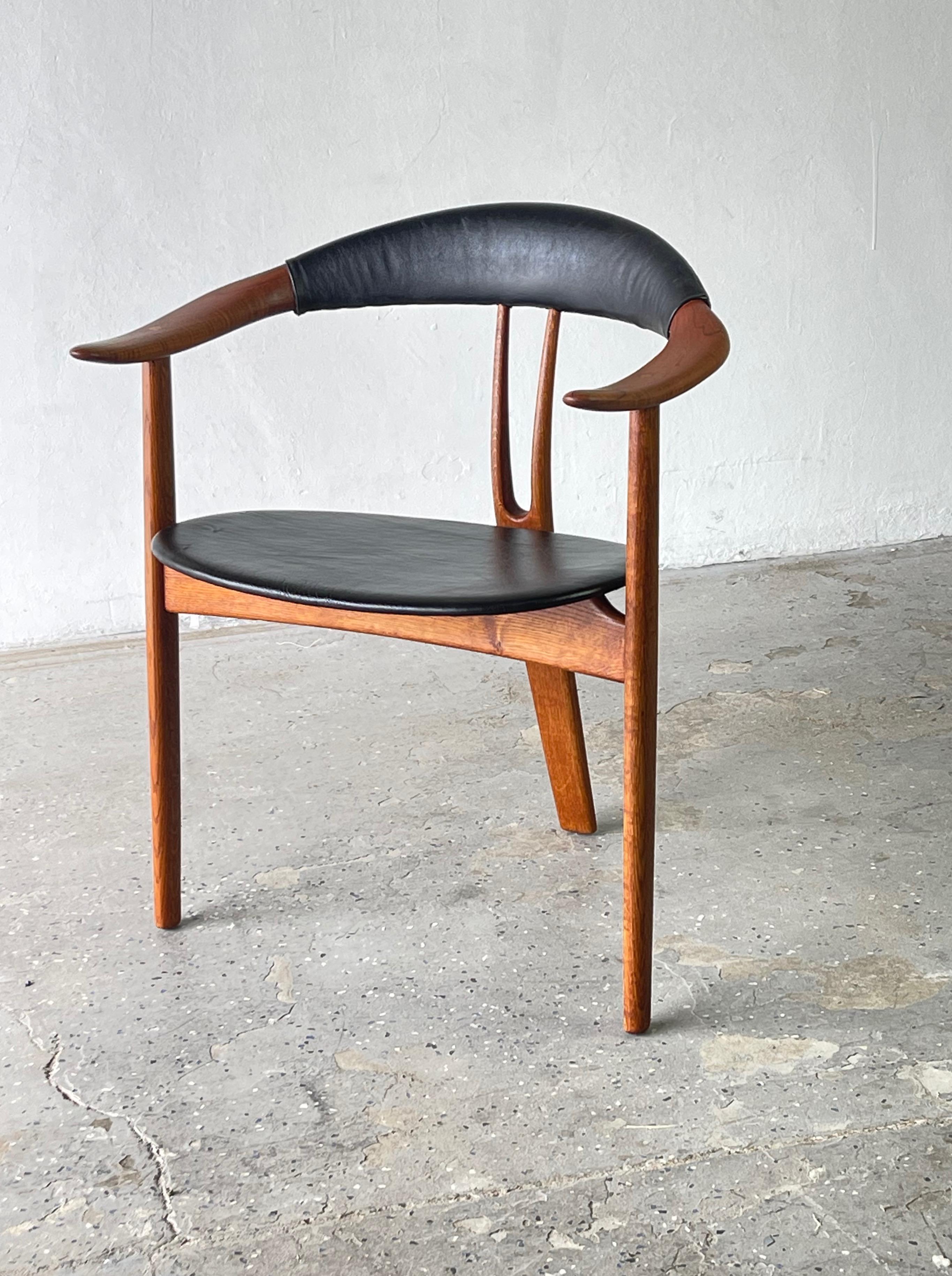 Mid Century Danish Modern Arne Hovmand Olsen Three Leg Lounge Chair In Good Condition For Sale In Las Vegas, NV