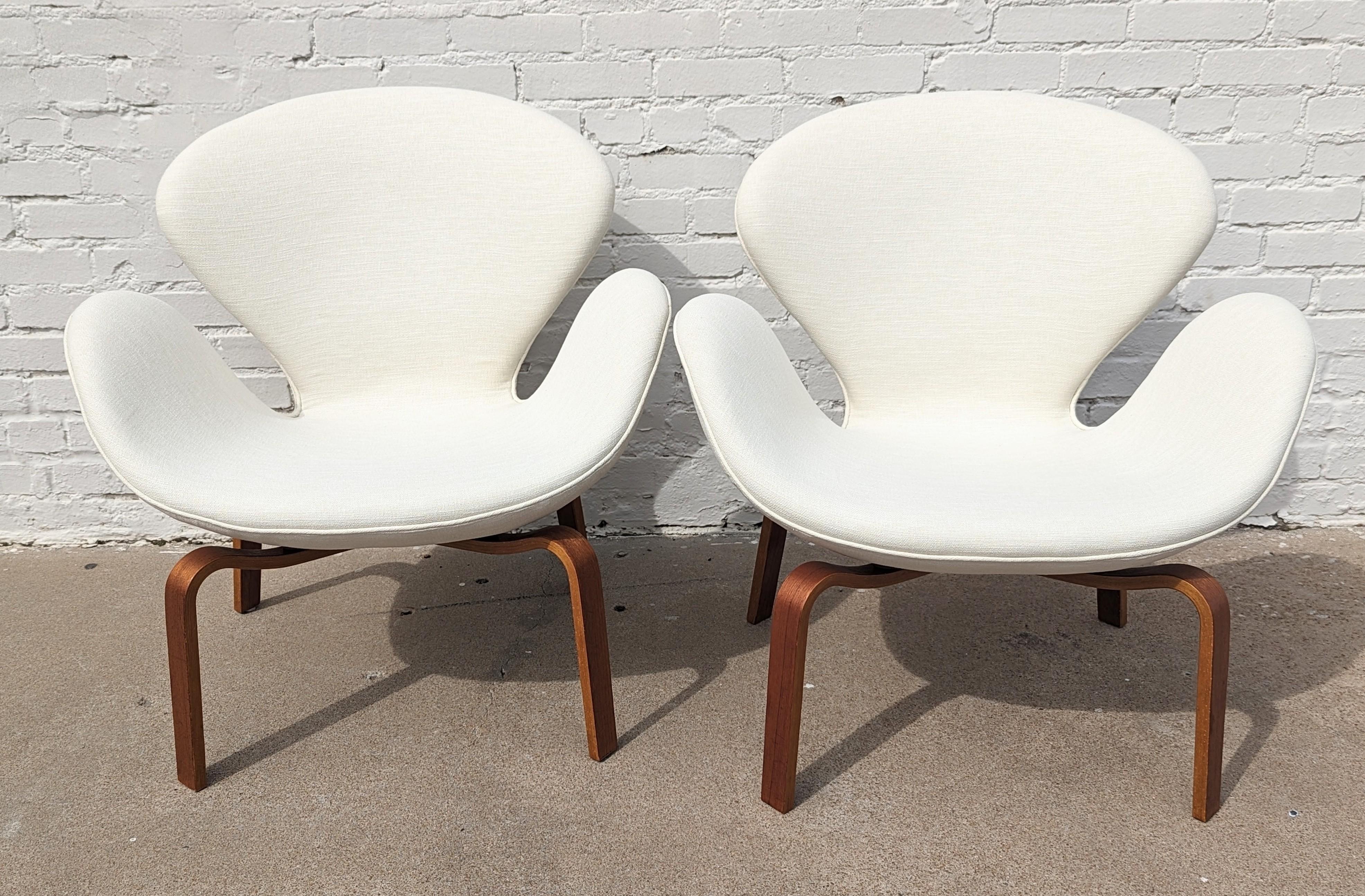 Mid Century Danish Modern Arne Jacobsen Early Edition Swan Chairs  1