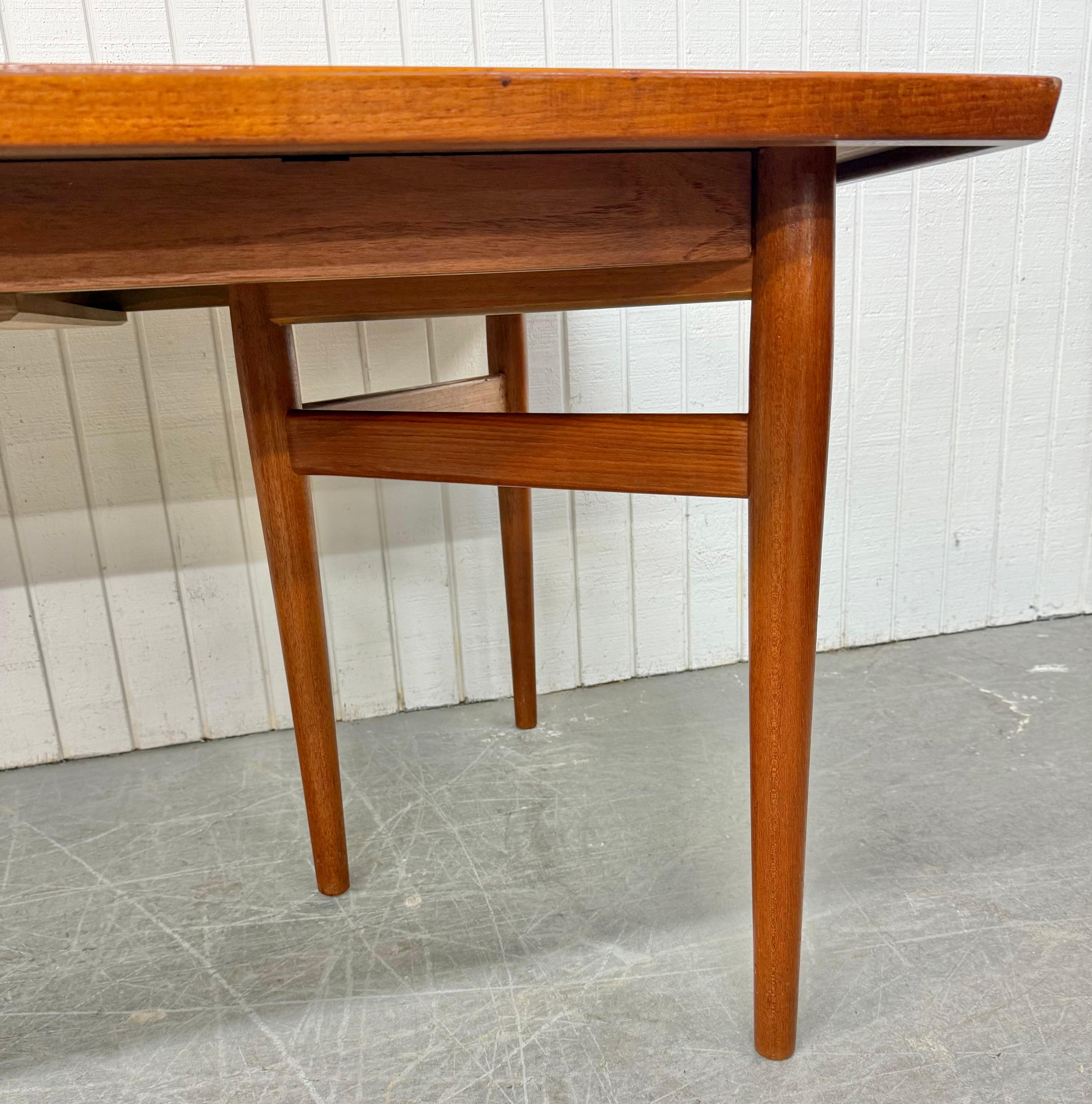 Table de salle à manger en teck de style moderne danois du milieu du siècle Arne Vodder en vente 7