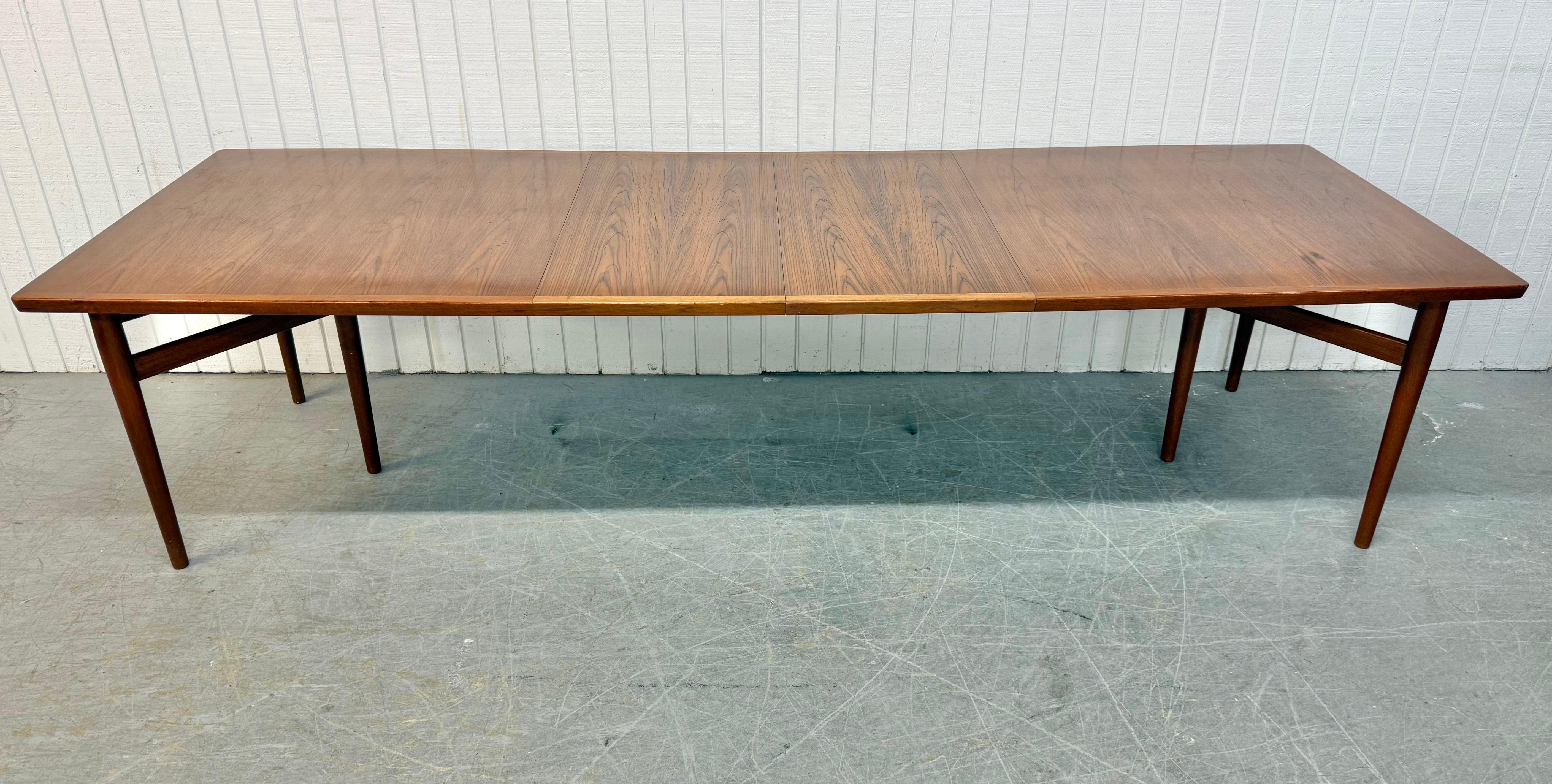 Table de salle à manger en teck de style moderne danois du milieu du siècle Arne Vodder en vente 1