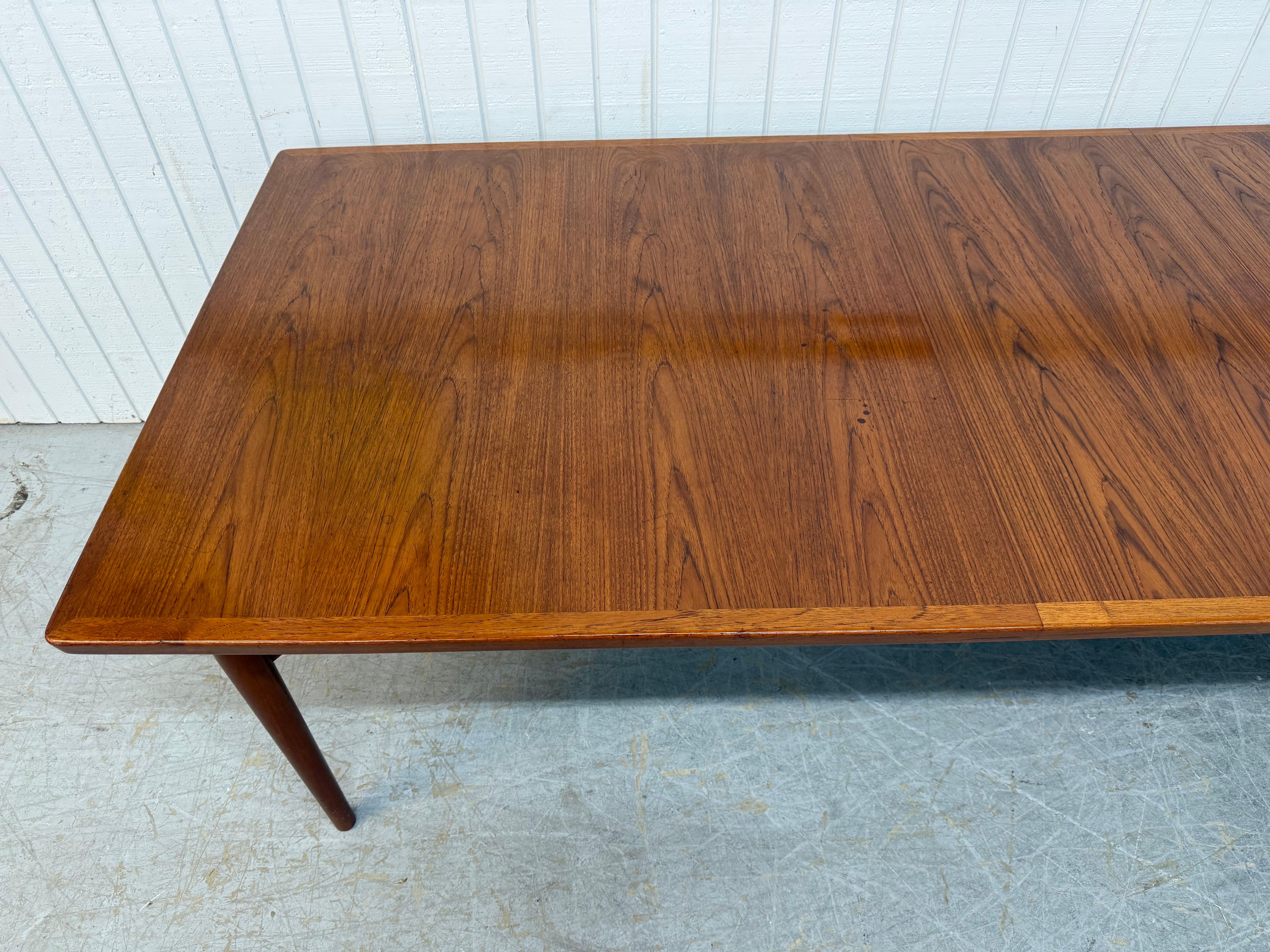 Table de salle à manger en teck de style moderne danois du milieu du siècle Arne Vodder en vente 3