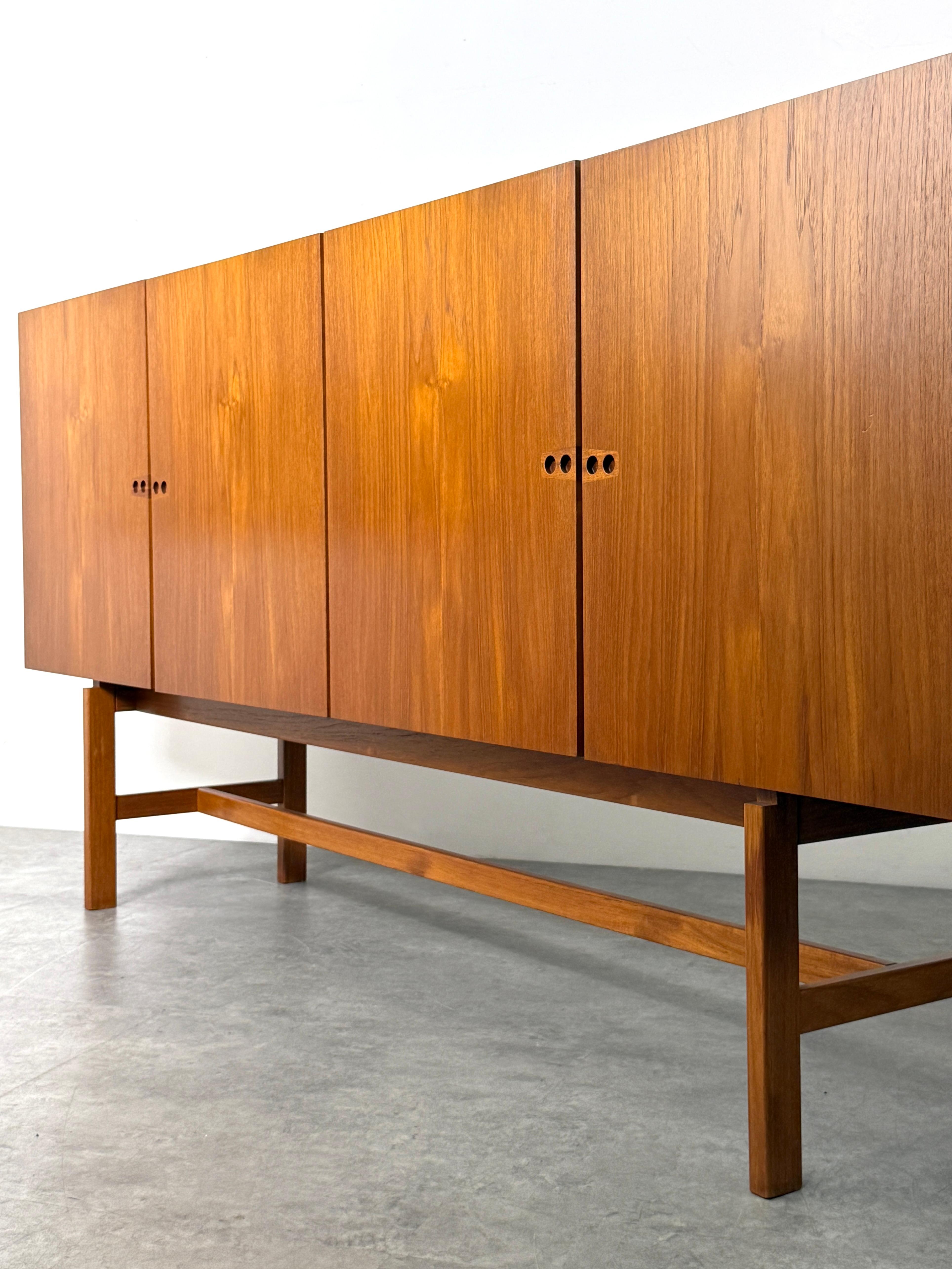 Arne Vodder Teak Credenza Highboard Cabinet Mid Century Danish Modern 1960s In Good Condition For Sale In Troy, MI