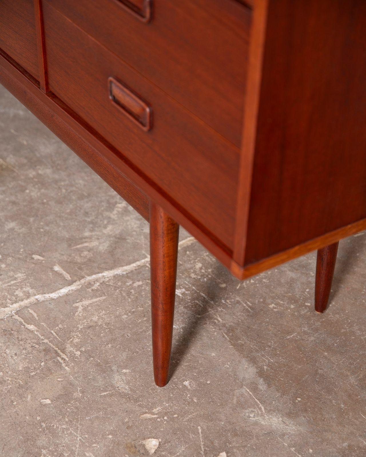 Mid-Century Danish Modern Bar Cabinet - Classic 1960s Scandinavian Design For Sale 5