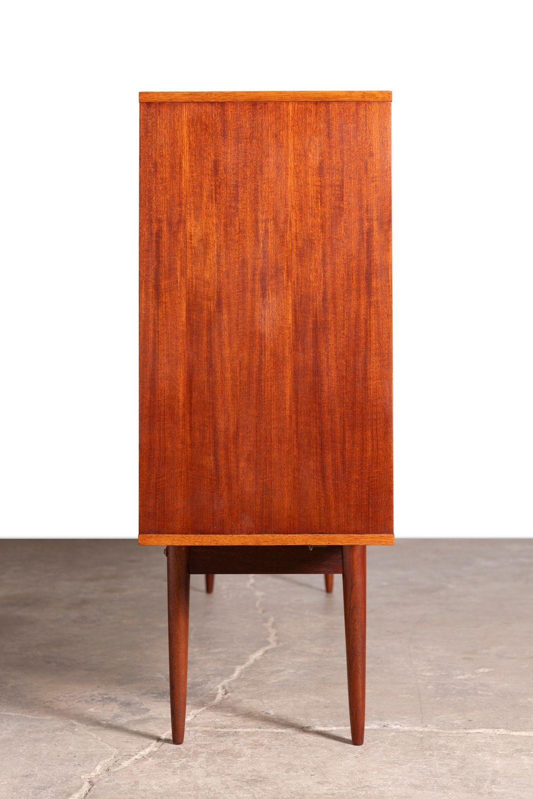 Mid-Century Danish Modern Bar Cabinet - Classic 1960s Scandinavian Design For Sale 9