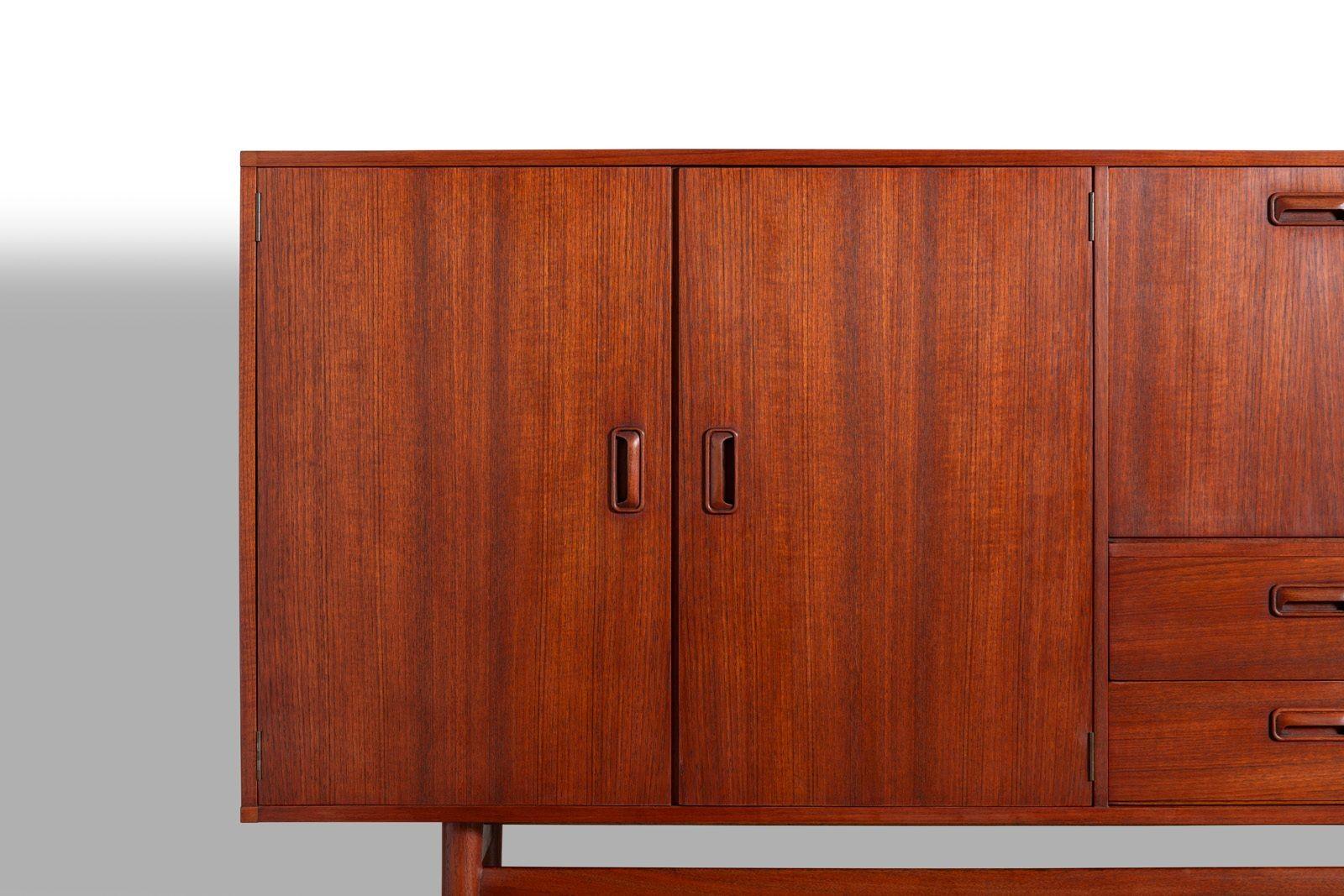 20th Century Mid-Century Danish Modern Bar Cabinet - Classic 1960s Scandinavian Design For Sale