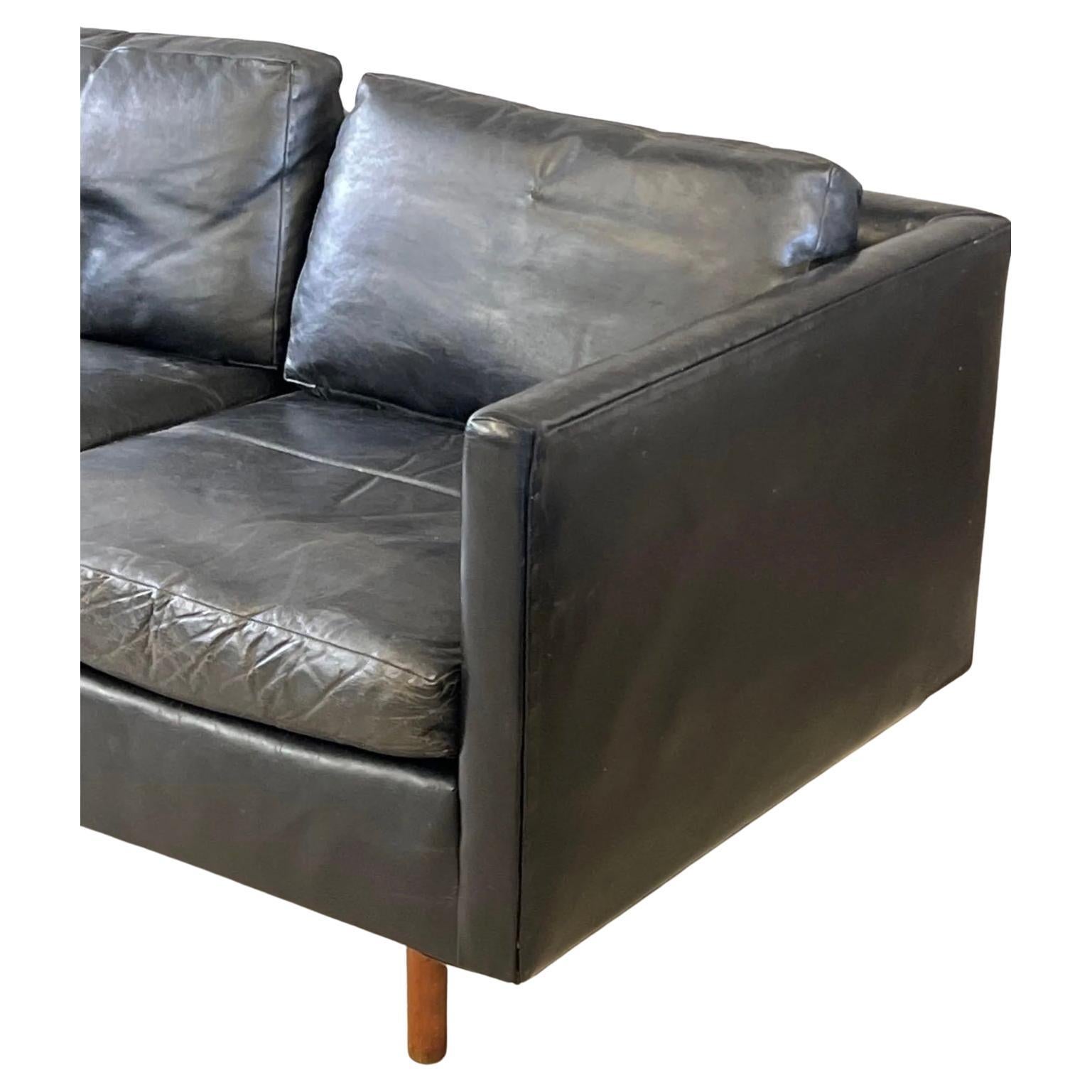 Woodwork Midcentury Danish Modern Beautiful Black Leather 2 Seat Sofa Teak Round Legs For Sale