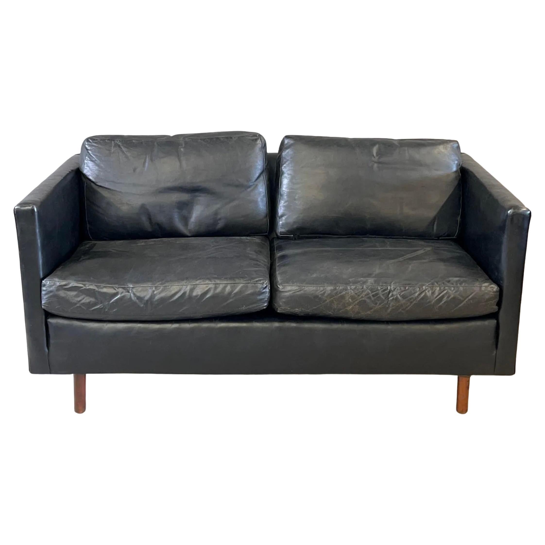 Midcentury Danish Modern Beautiful Black Leather 2 Seat Sofa Teak Round Legs For Sale