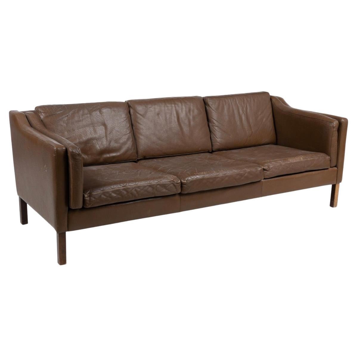 Mid Century Danish Modern Beautiful Brown Leather 3 Seat Sofa wood Legs For Sale