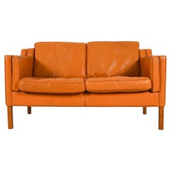 Dänisches modernes Mid-Century-Sofa aus wunderschönem butterscotchfarbenem Leder mit 2 Sitzen aus Birkenholzbeinen