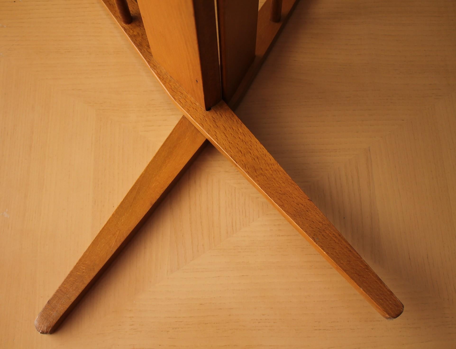 Mid Century Danish Modern Blond Maple Magazine Rack 1950s Beautiful Design! MCM For Sale 2