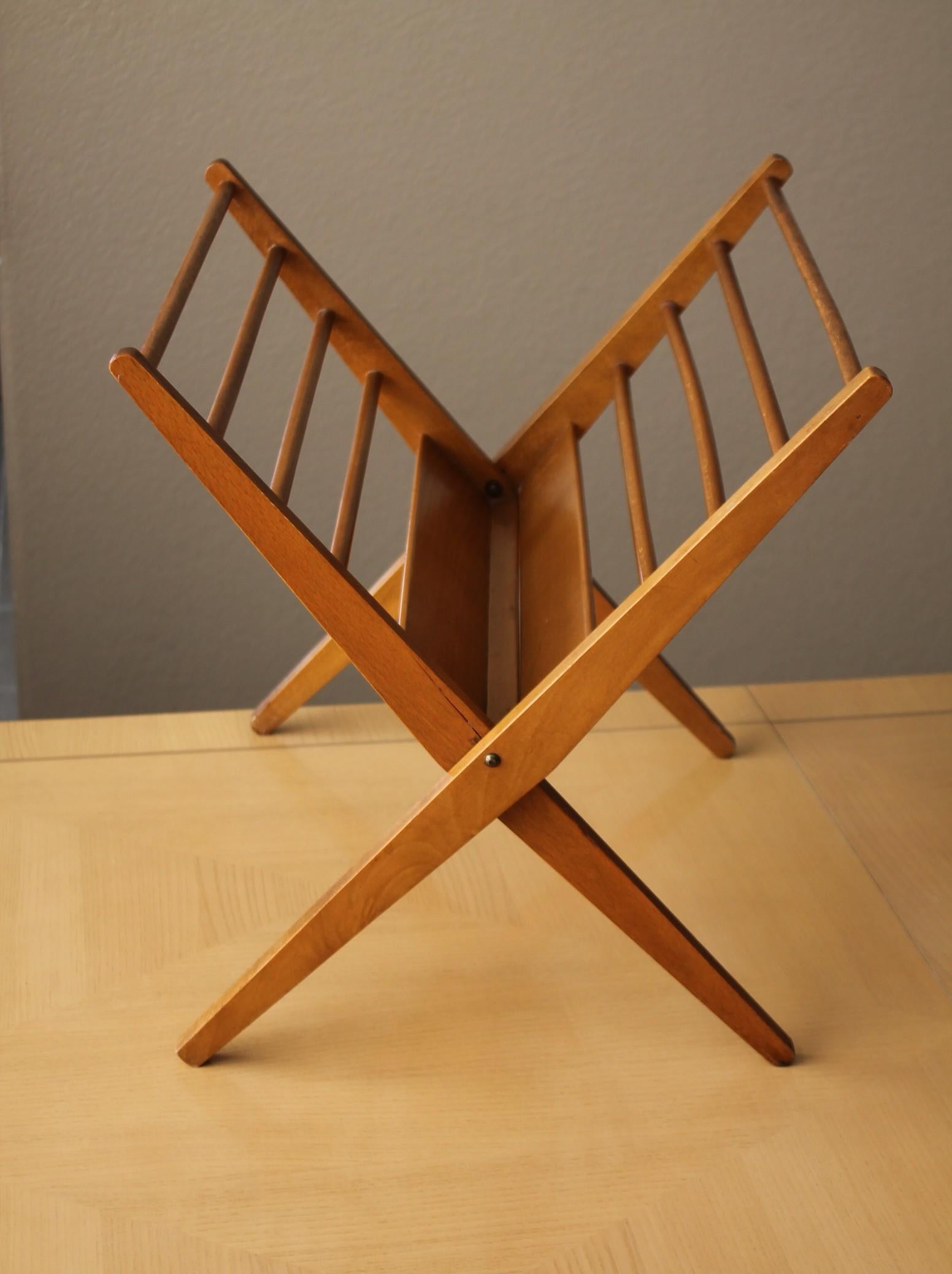 Mid Century Danish Modern Blond Maple Magazine Rack 1950s Beautiful Design! MCM For Sale 4