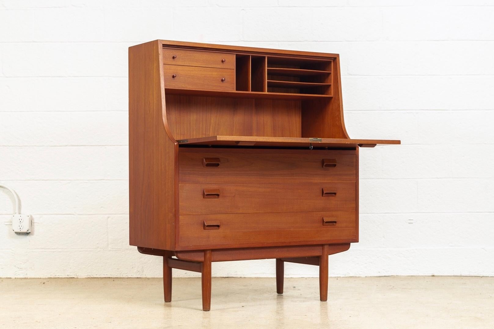 Midcentury Danish Modern Borge Mogensen Teak Wood Drop Front Secretary Desk In Good Condition For Sale In Detroit, MI