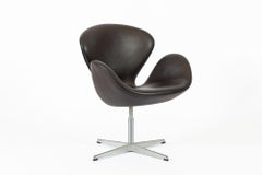 Mid Century Danish Modern Brown Swan Chair by Arne Jacobsen for Fritz Hansen