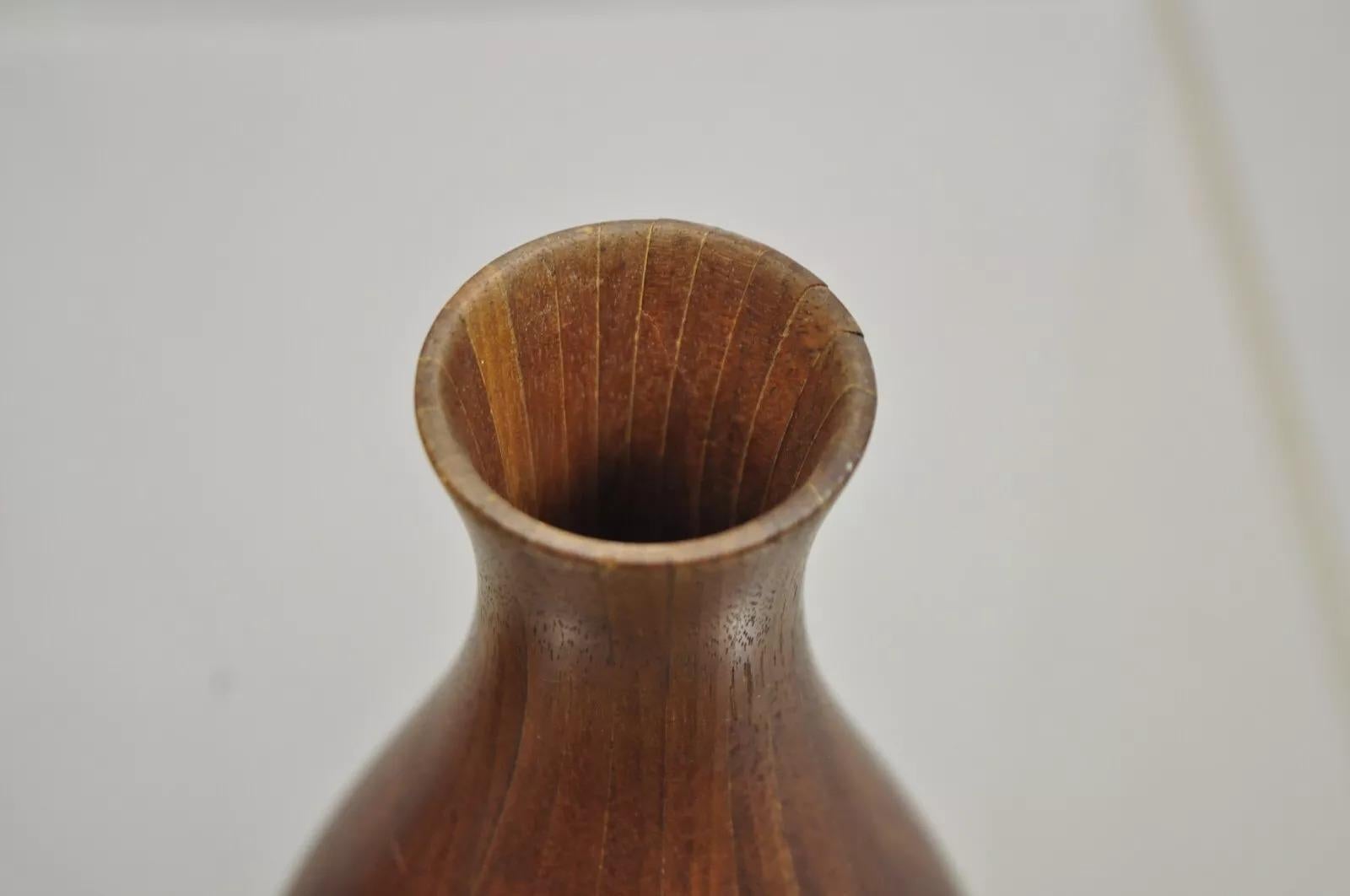 Teak Vaso per boccioli di fiori in legno di teak scolpito a forma di bulbo - 2 pezzi in vendita
