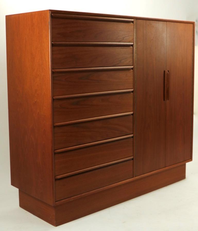 Mid Century  Danish Modern Chifferobe Dresser by Westnofa In Good Condition In New York, NY