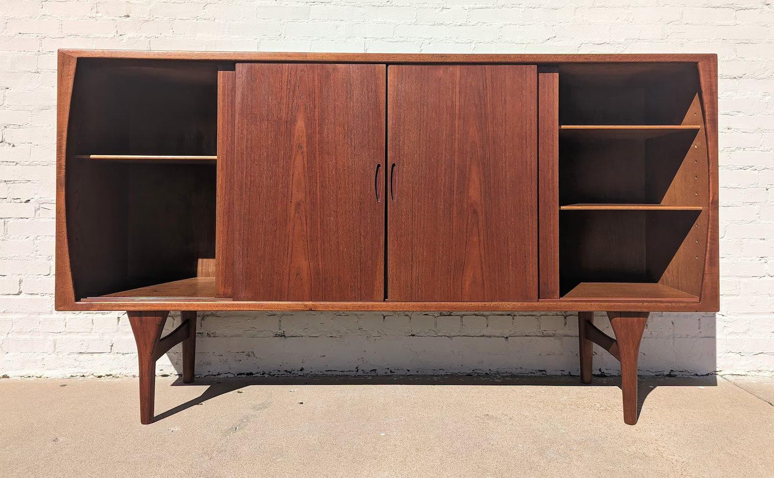 Mid Century Danish Modern Cocktail Cabinet for Bruno Hansen In Good Condition For Sale In Tulsa, OK