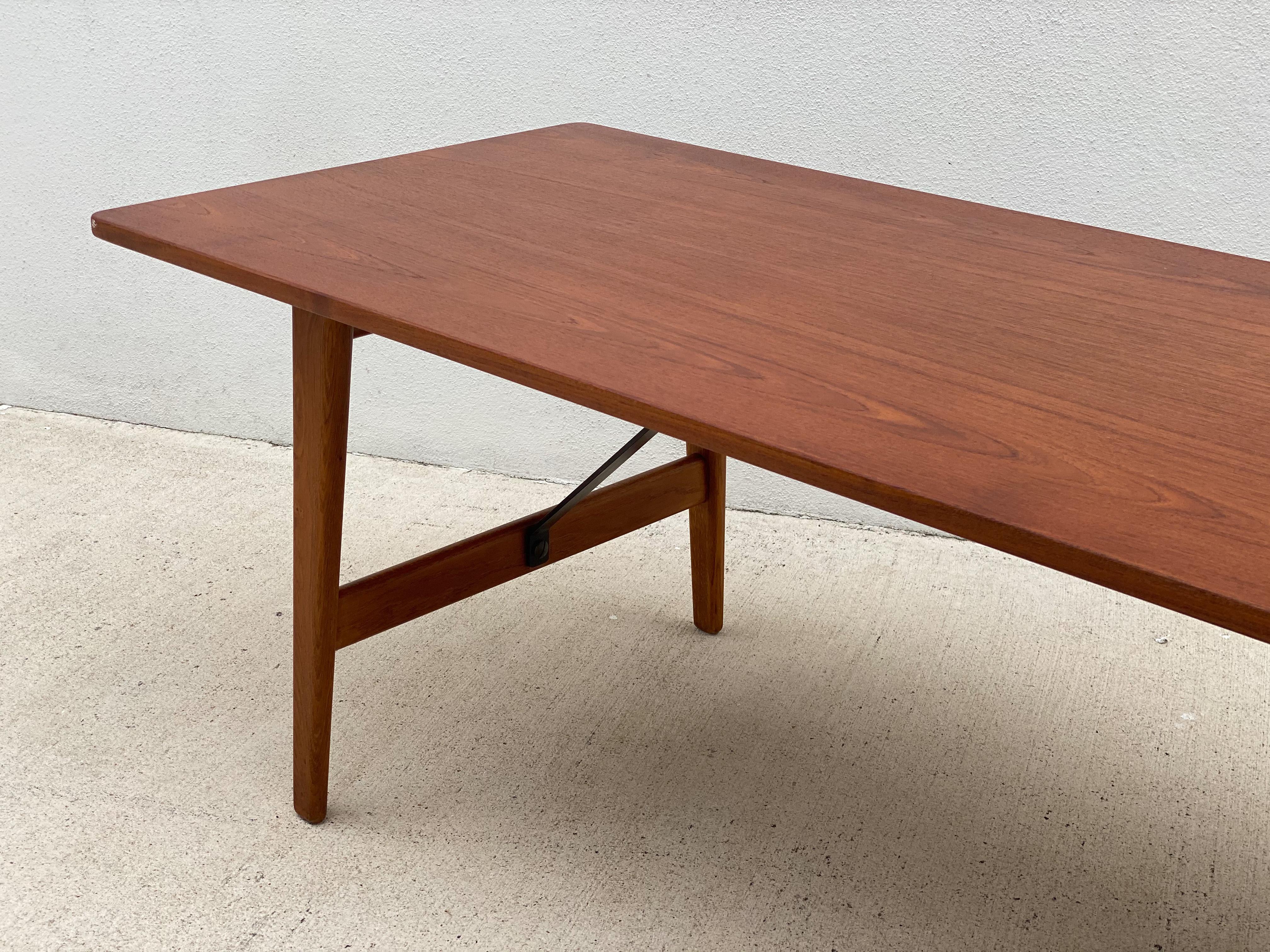 Mid-century Danish Modern Coffee Table by Børge Mogensen In Good Condition For Sale In San Antonio, TX