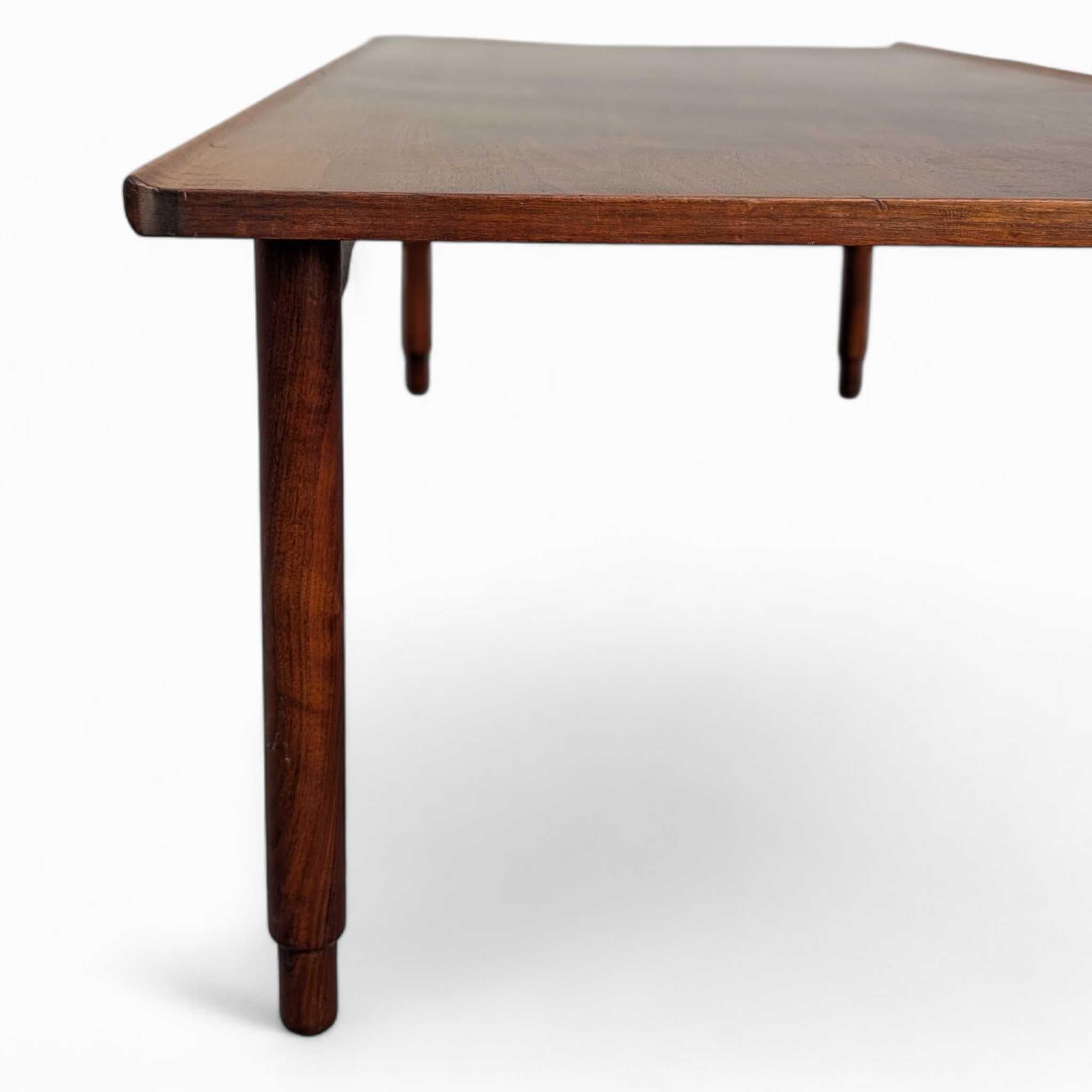 Mid-Century Danish Modern Coffee Table, Sculptural Legs, Teak, c. 1960s In Good Condition For Sale In Rancho Cucamonga, CA