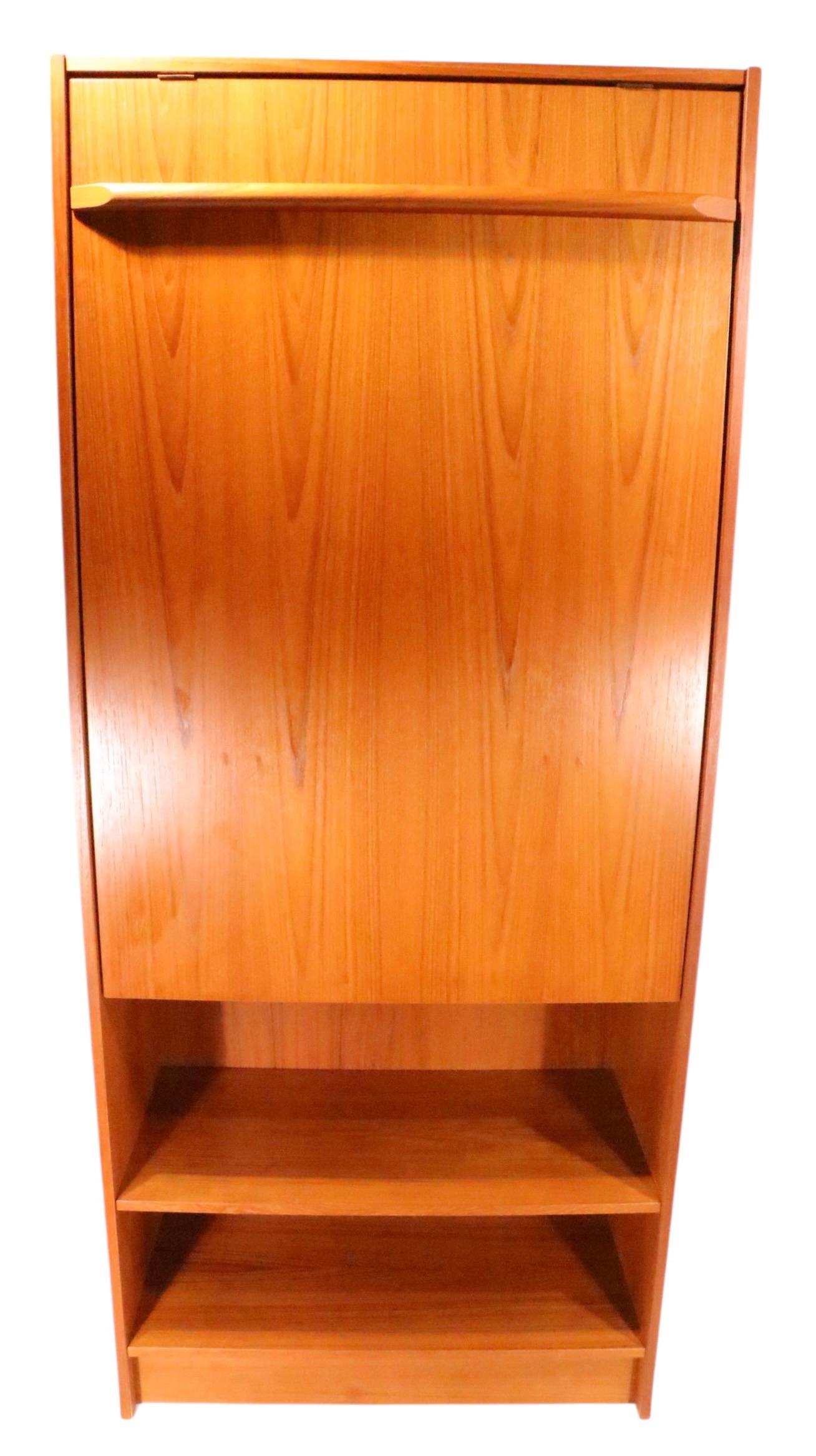 Mid Century Danish Modern Combination Bookshelf Dining Table Desk by Domino In Good Condition For Sale In New York, NY