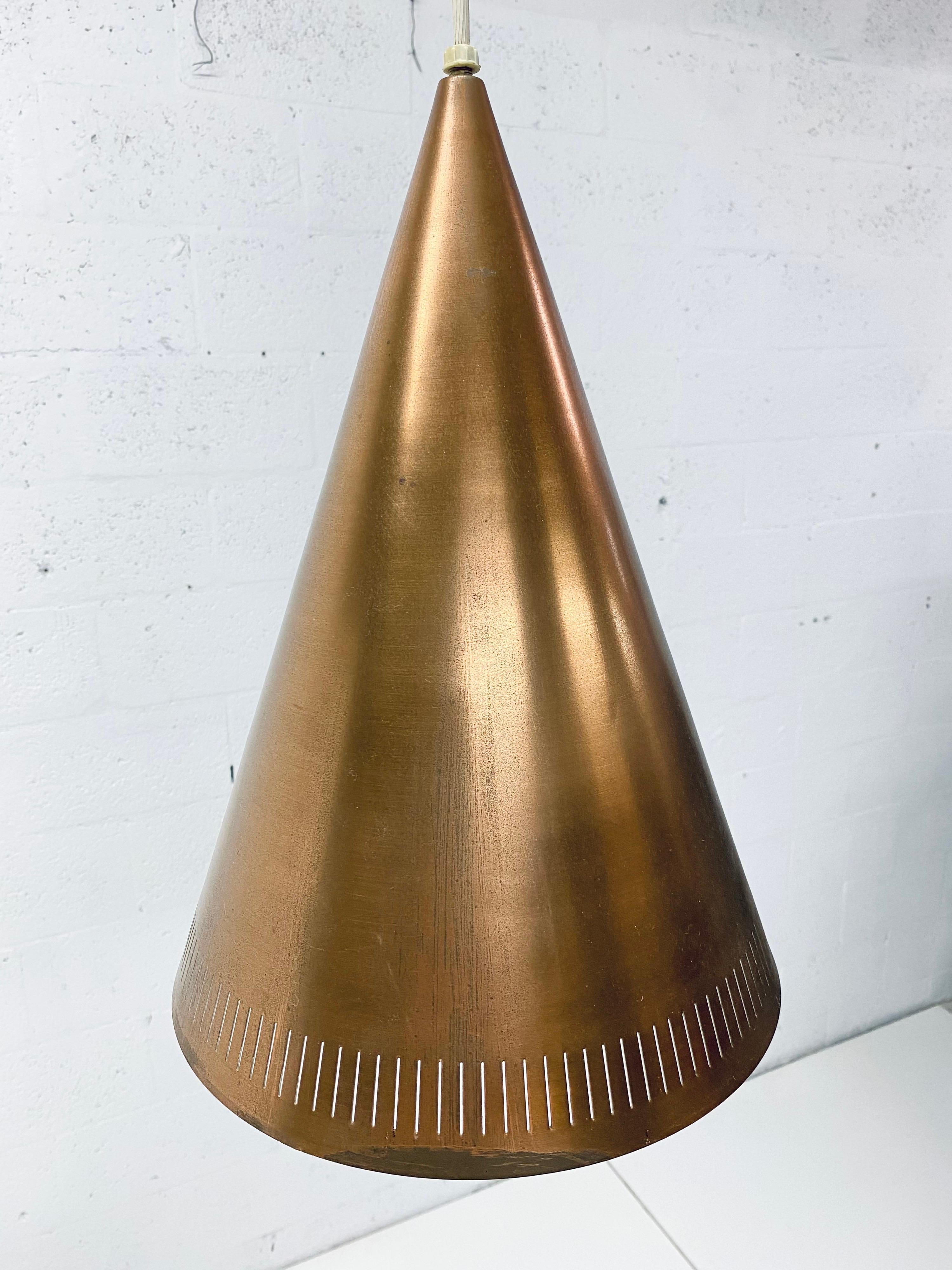 Scandinavo moderno Lampada da soffitto a sospensione a cono in rame danese di metà secolo, anni '50 in vendita