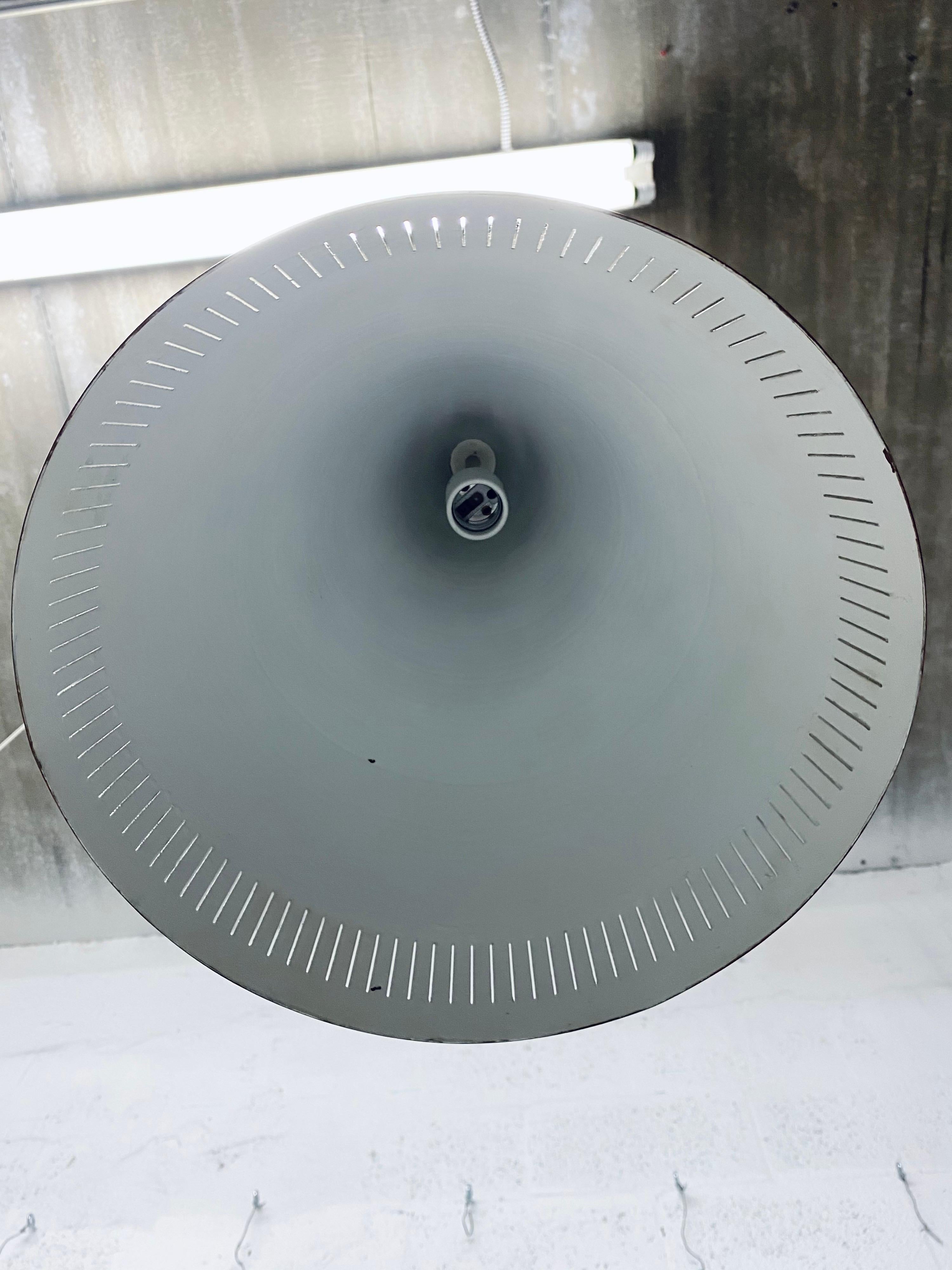 XX secolo Lampada da soffitto a sospensione a cono in rame danese di metà secolo, anni '50 in vendita