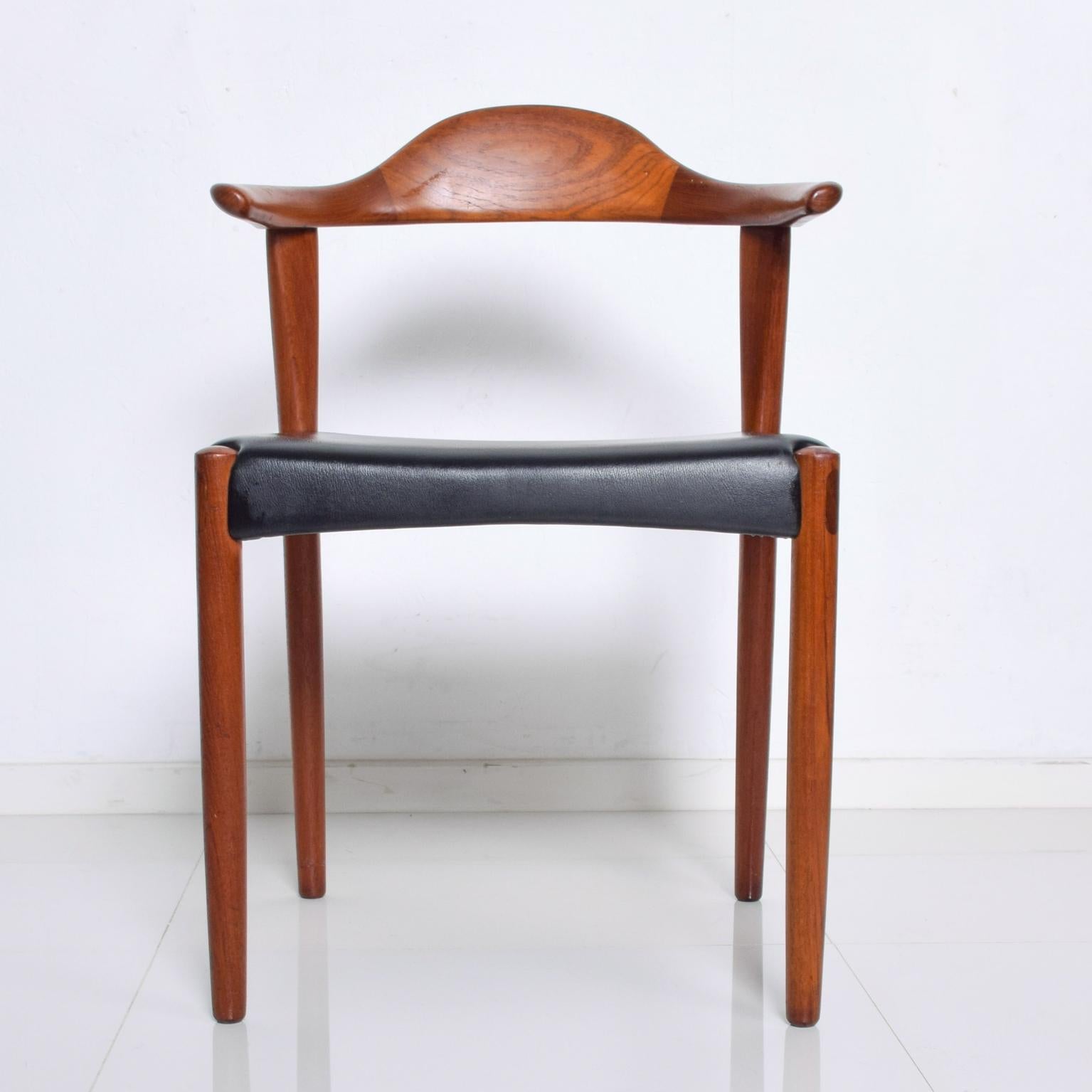 1960s Danish Modern Cow Horn Chairs Teakwood Style of Hans Wegner a Pair In Good Condition In Chula Vista, CA