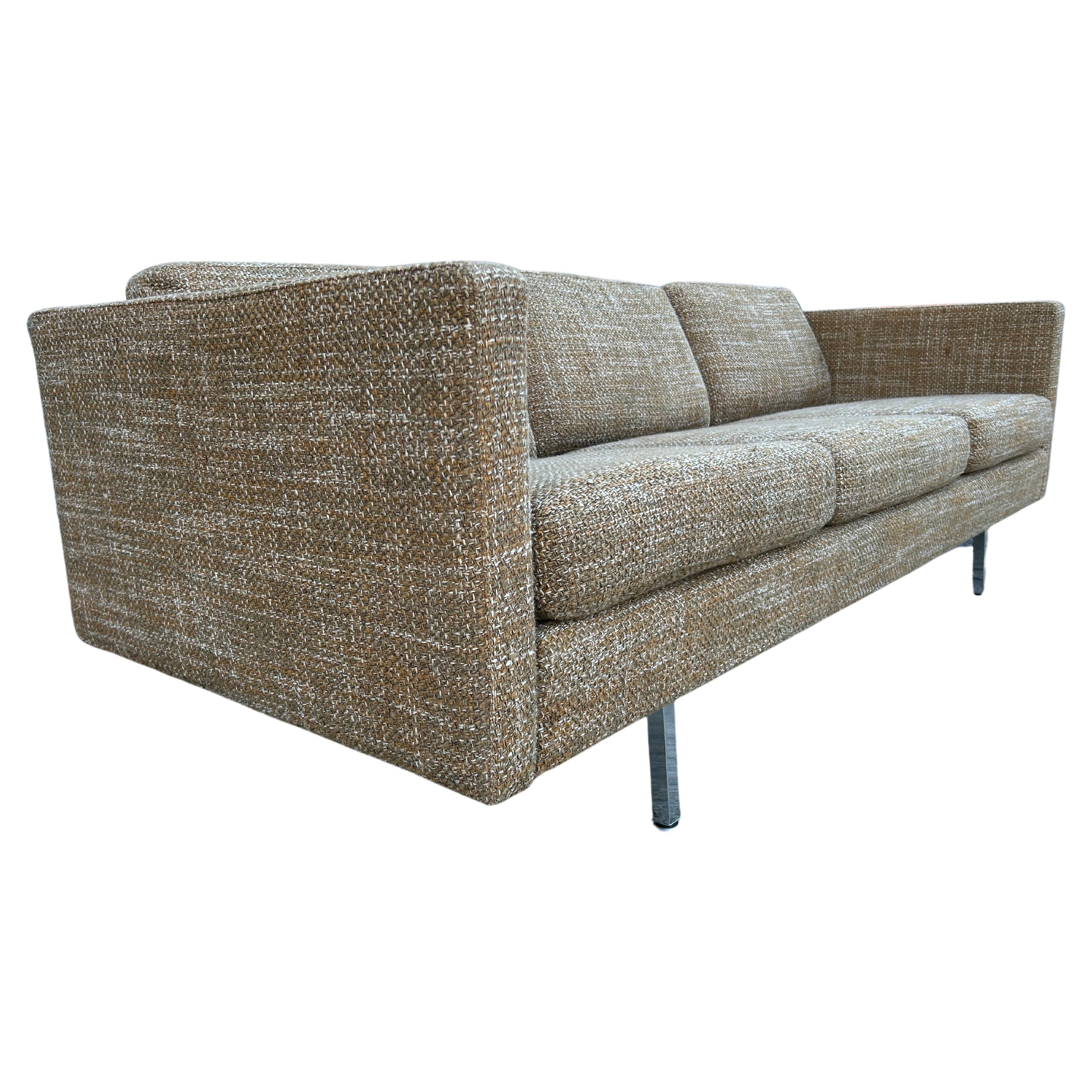 Danois Canapé 3 places Cube du milieu du siècle à la modernité danoise, tapissé de tissu Brown en vente
