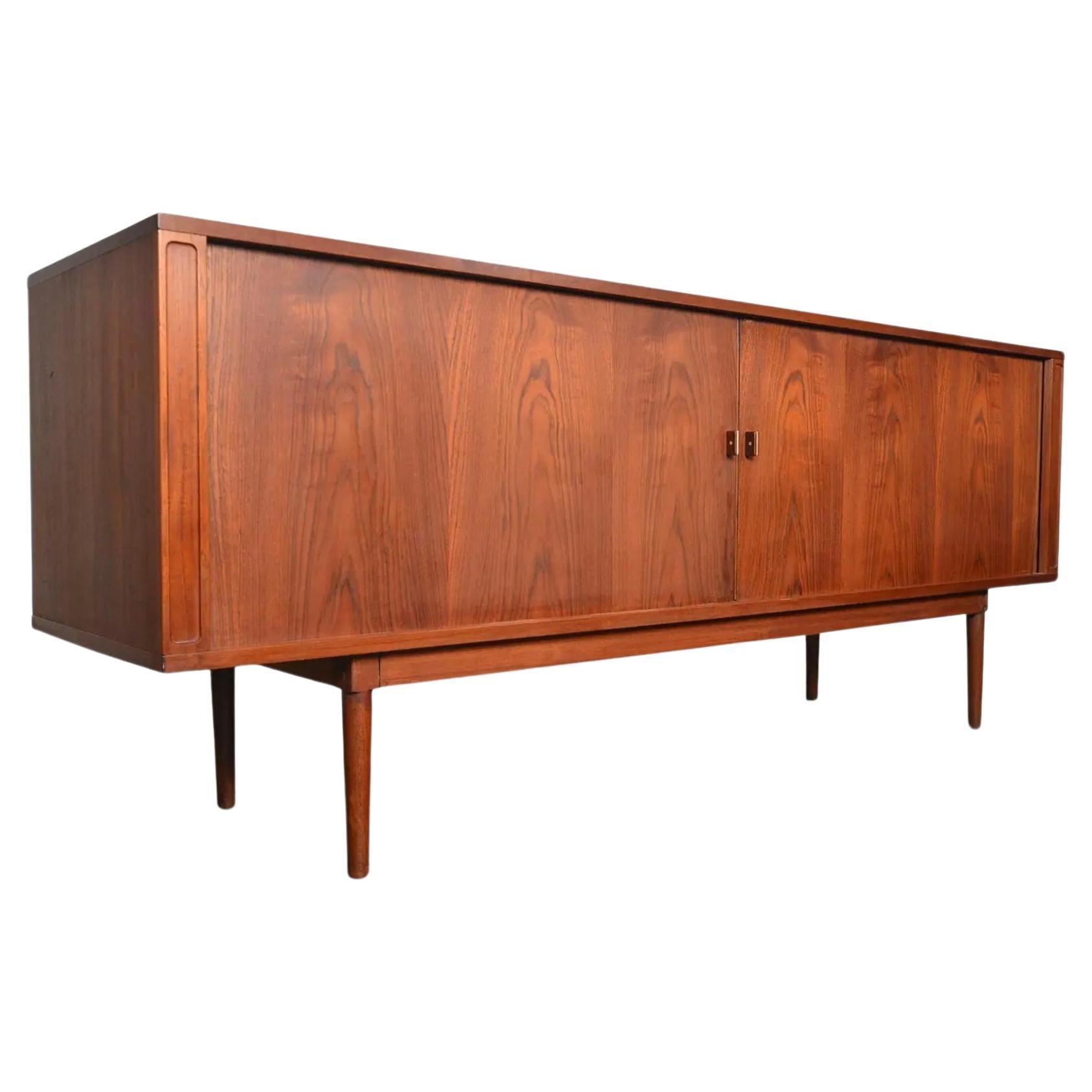 Mid century Danish Modern Dansk Lovig Teak Tambour Door Long Credenza (Holzarbeit)