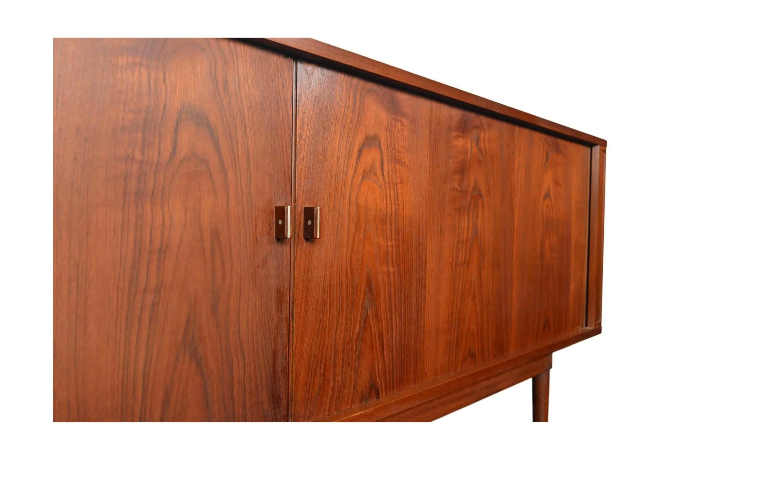 Mid century Danish Modern Dansk Lovig Teak Tambour Door Long Credenza im Zustand „Gut“ in BROOKLYN, NY