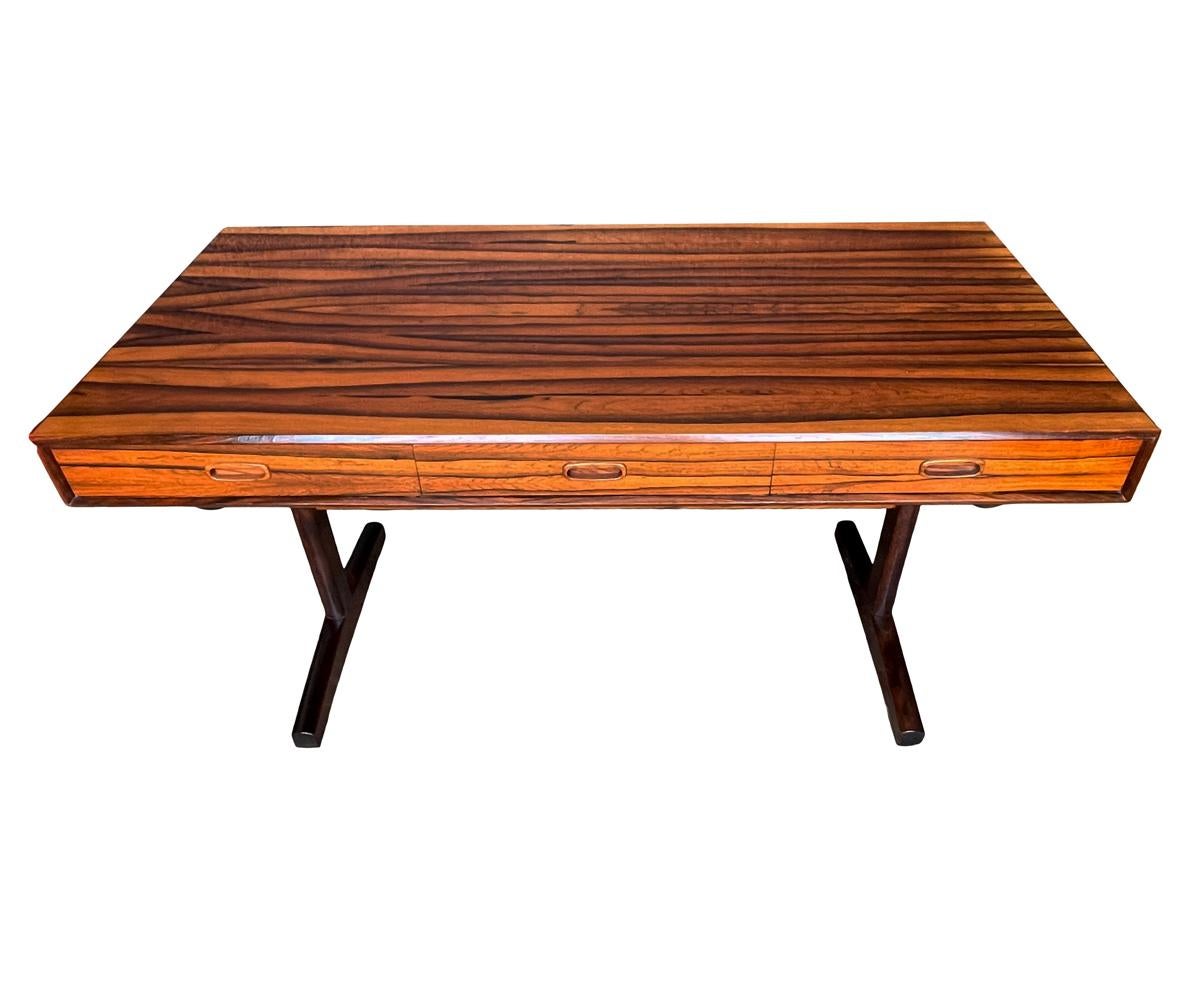 Mid Century Danish Modern Desk in High Contrast Rosewood In Good Condition In Philadelphia, PA