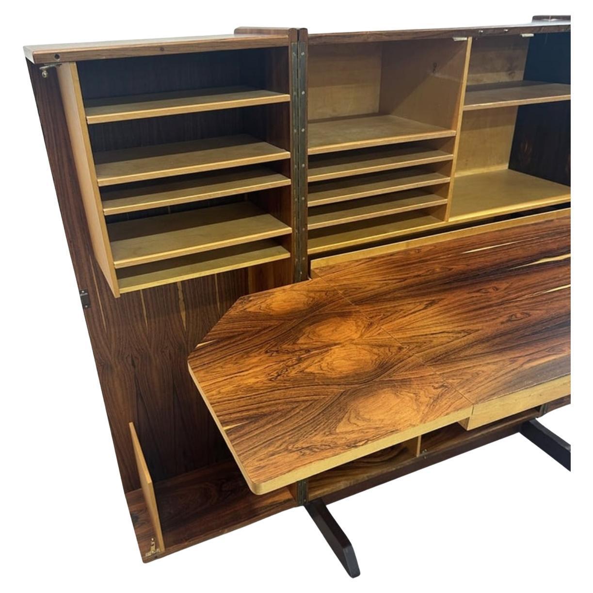 20ième siècle Bureau moderne danois du milieu du siècle en palissandre et boîte magique Meier en vente