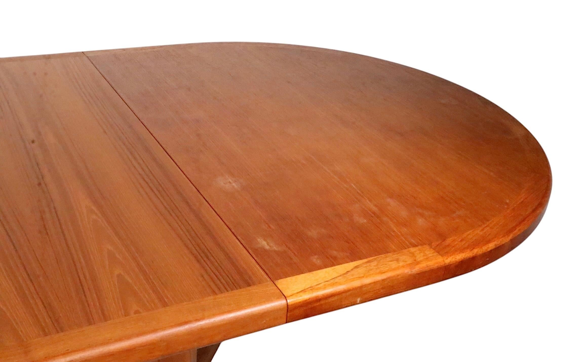 Mid Century Danish Modern Dining Table with two Leaves att. to Glostrup c. 1970s In Fair Condition In New York, NY