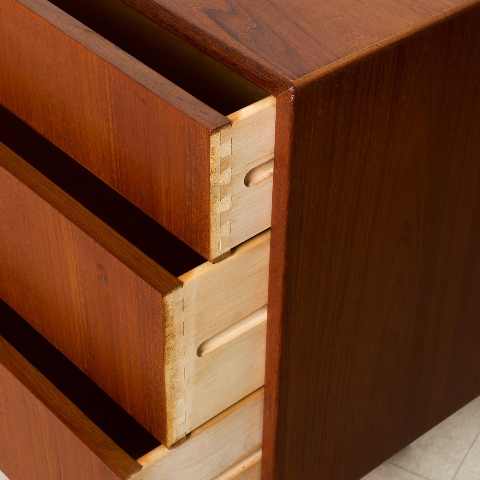 Midcentury Danish Modern Double Dresser in Teak by Falster In Good Condition In Chula Vista, CA