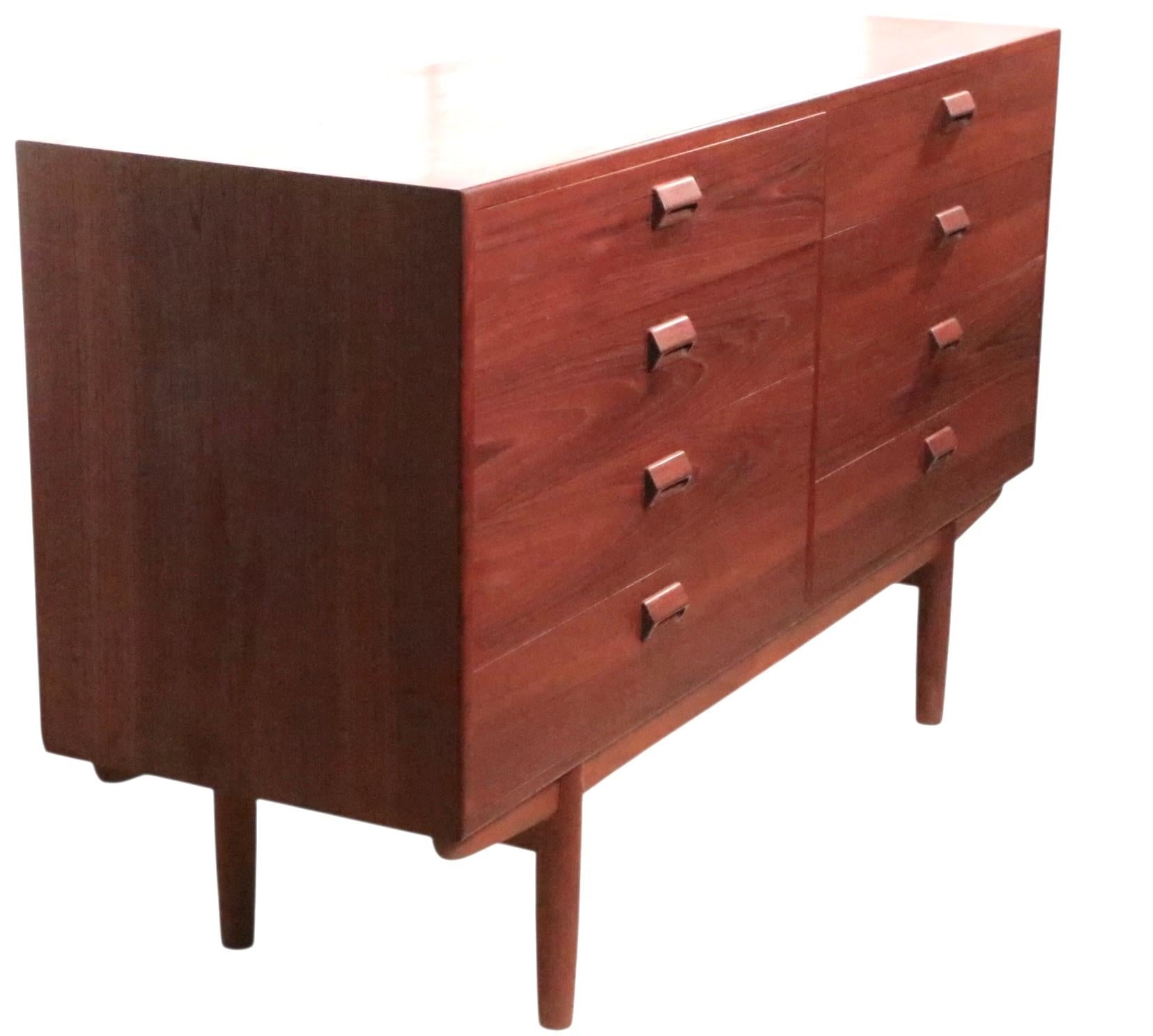 Mid Century Danish Modern Dresser by Boge Mogensen for Soberg Mobelfabrik in vendita 10