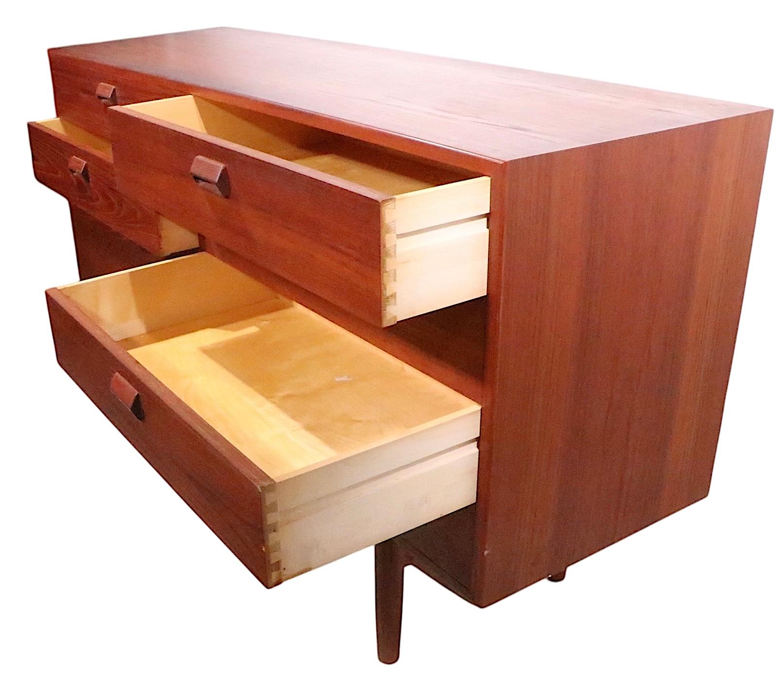 Mid Century Danish Modern Dresser by Boge Mogensen for Soberg Mobelfabrik in vendita 2