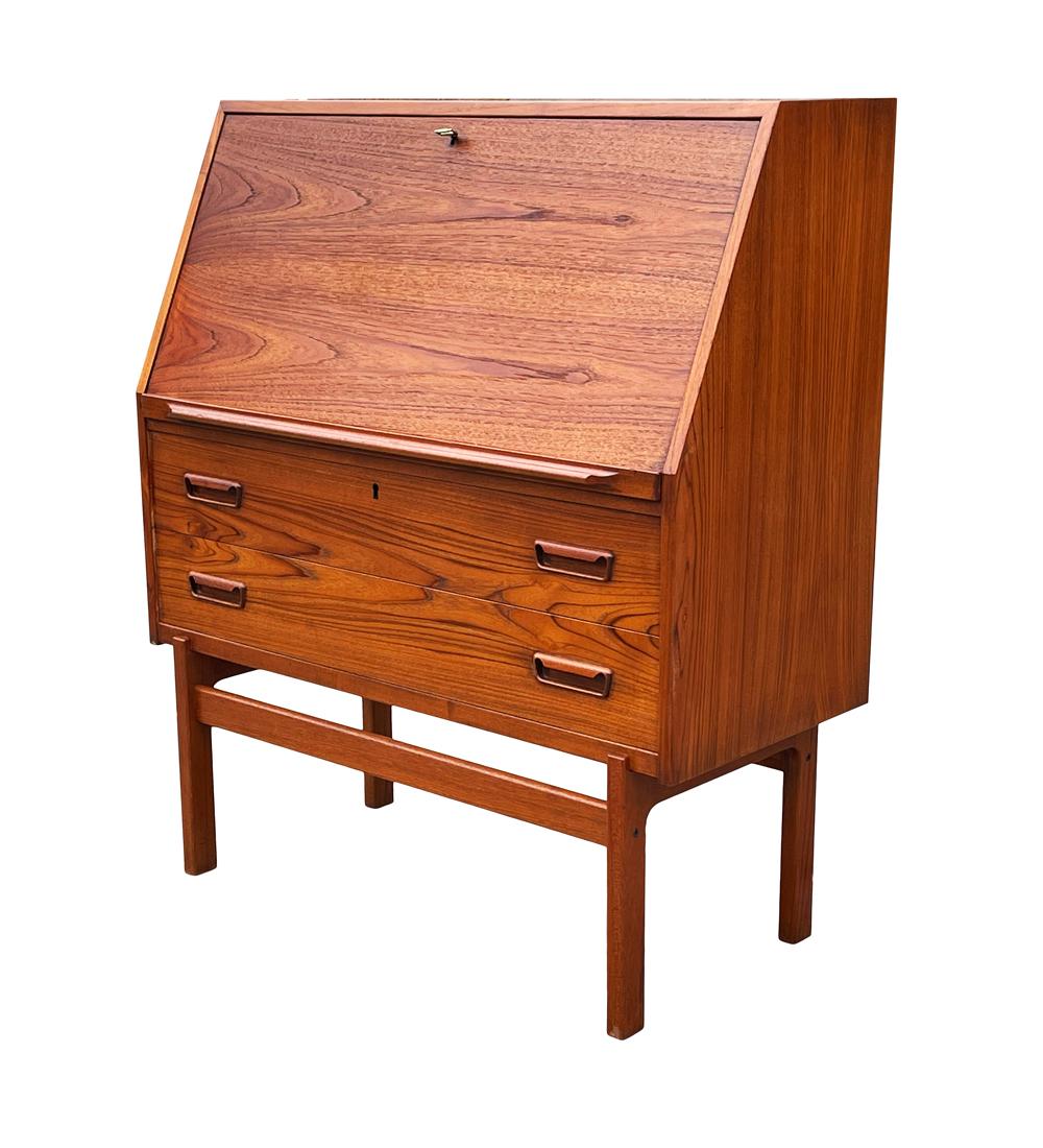 Midcentury Danish Modern Drop Front Desk in Teak  In Good Condition For Sale In Philadelphia, PA