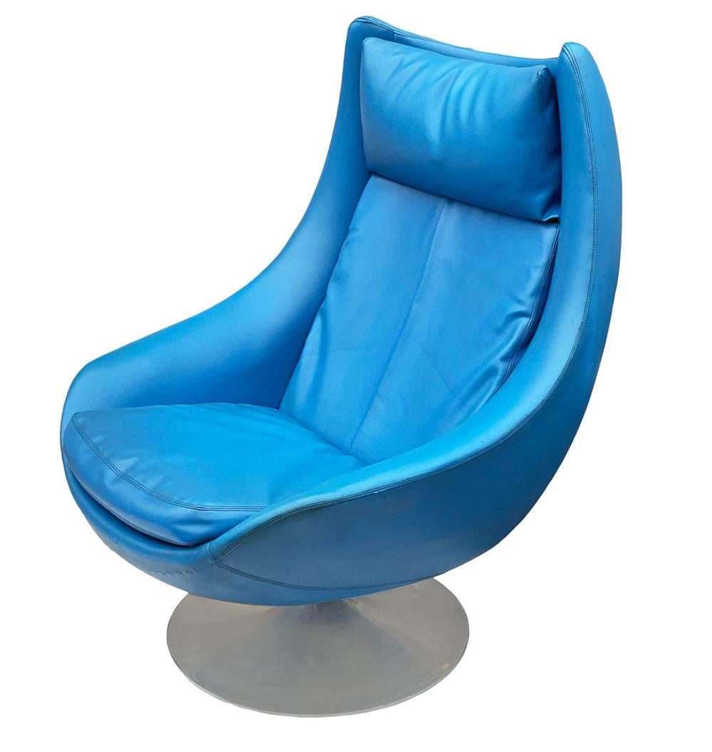 Mid-20th Century Mid-Century Danish Modern Egg Swivel Lounge Chair by H.W Klein for Bramin