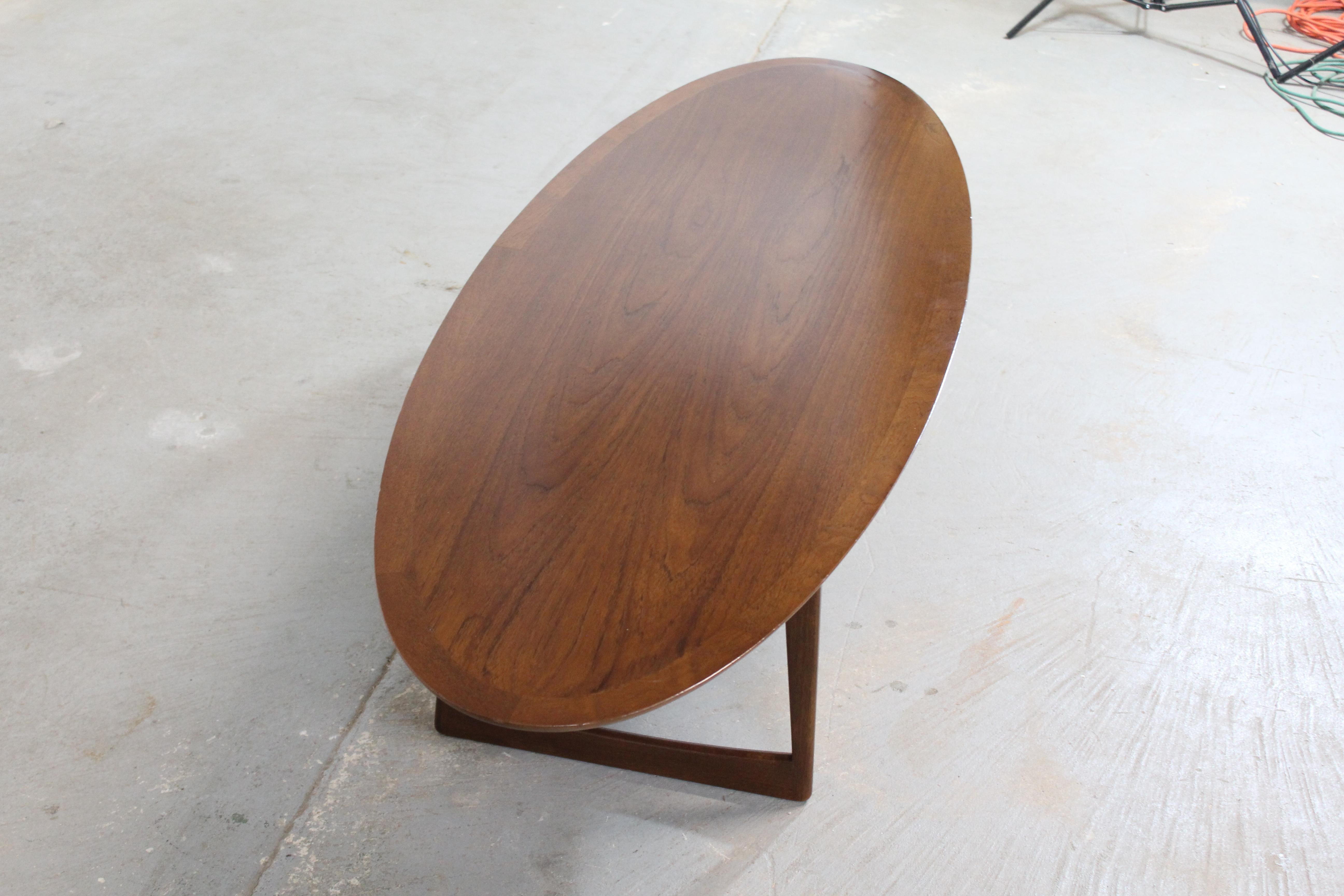 Mid-Century Danish Modern Elliptical Surfboard Teak Coffee Table In Good Condition In Wilmington, DE