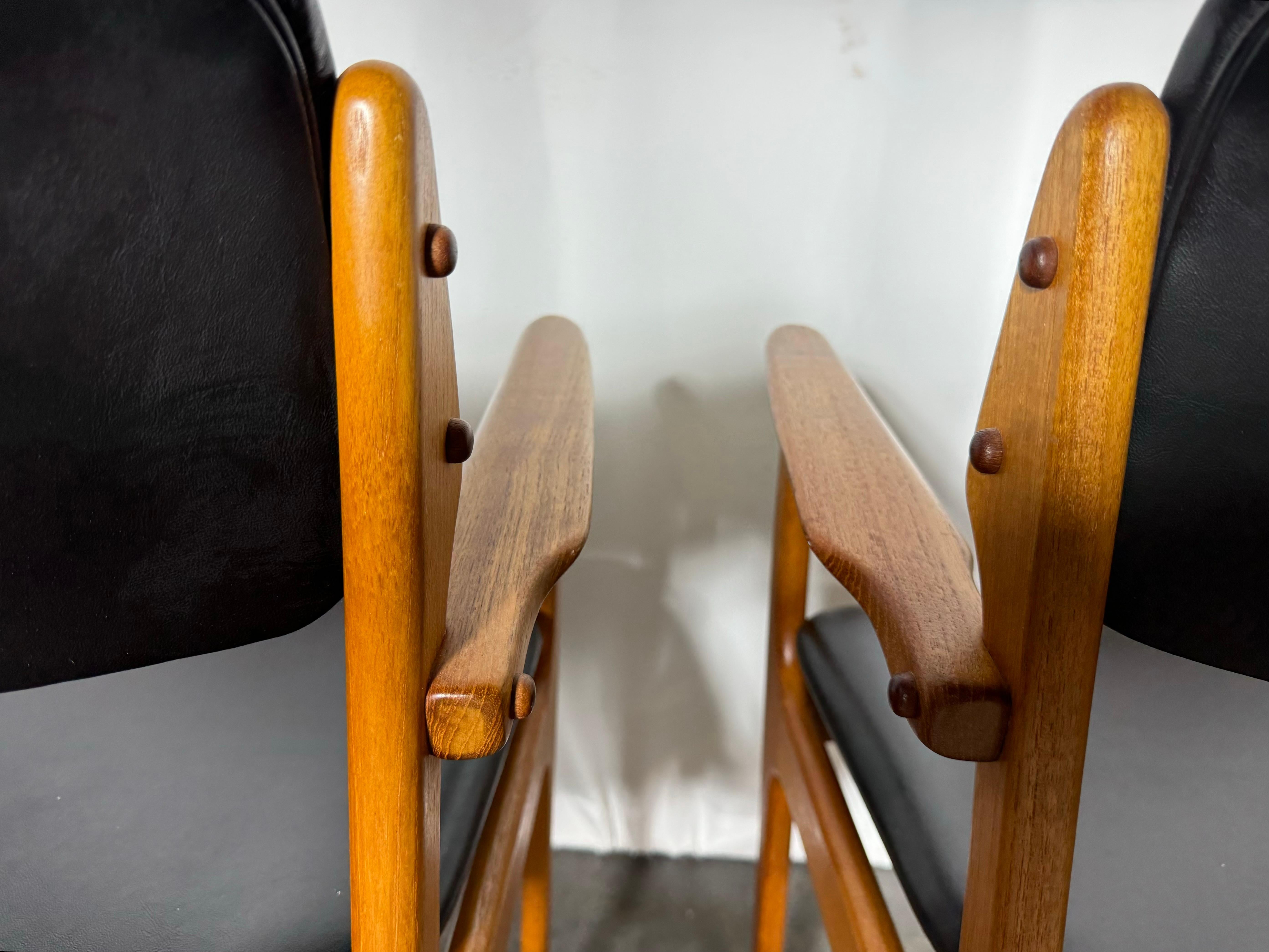 Fauteuils Erik Buch modernes danois du milieu du siècle dernier, modèle 49 Bon état - En vente à Buffalo, NY