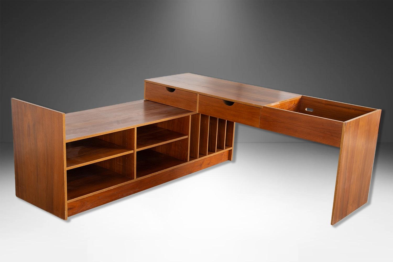 Mid-Century Danish Modern Expanding 2 Piece Console Media Center Cabinet In Fair Condition In Baltimore, MD