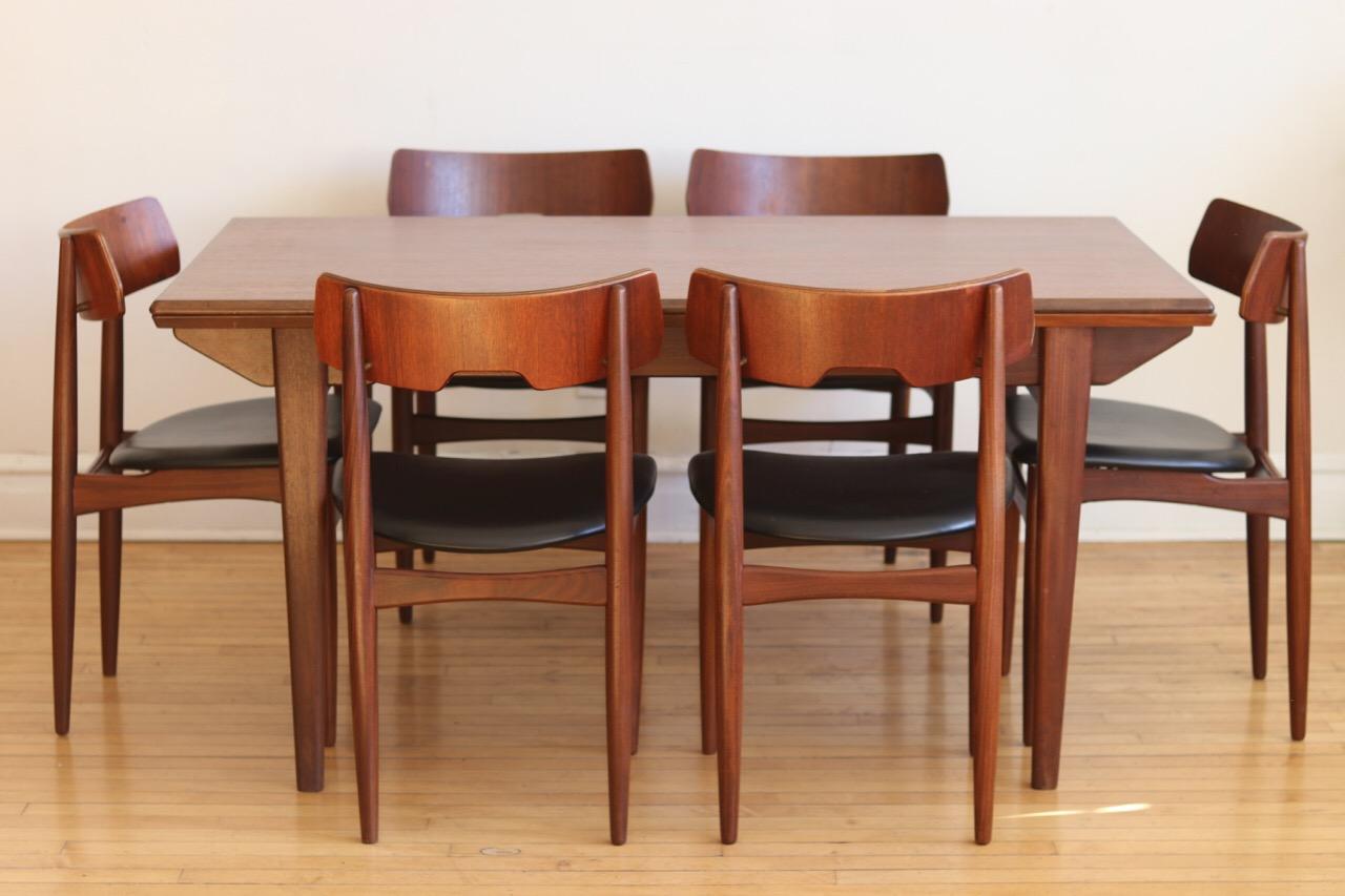 Scandinavian Modern Mid-Century Danish Modern Expanding Dark Teak Dining Set