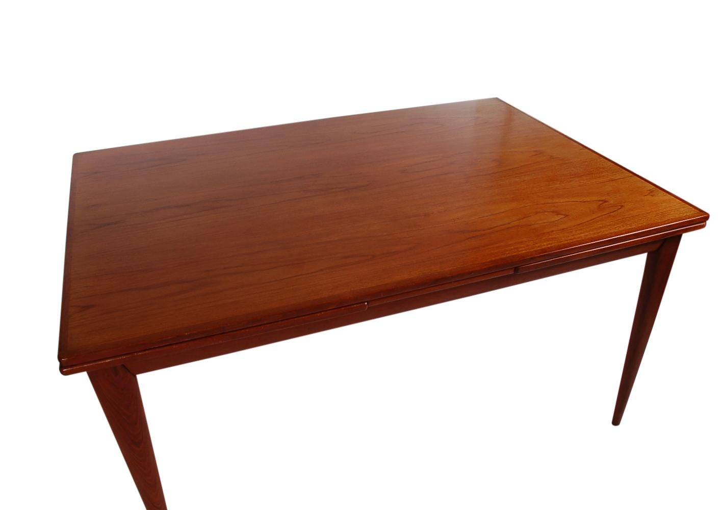 Midcentury Danish Modern Extendable Dining Table in Teak by Niels Otto Møller In Good Condition In Philadelphia, PA